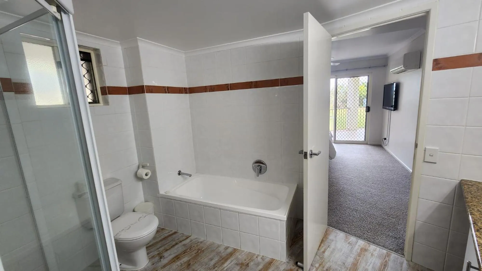 Bath in Whalewatch Ocean Beach Resort