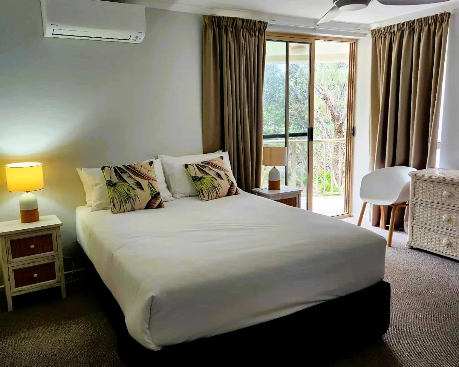 Bed in Whalewatch Ocean Beach Resort