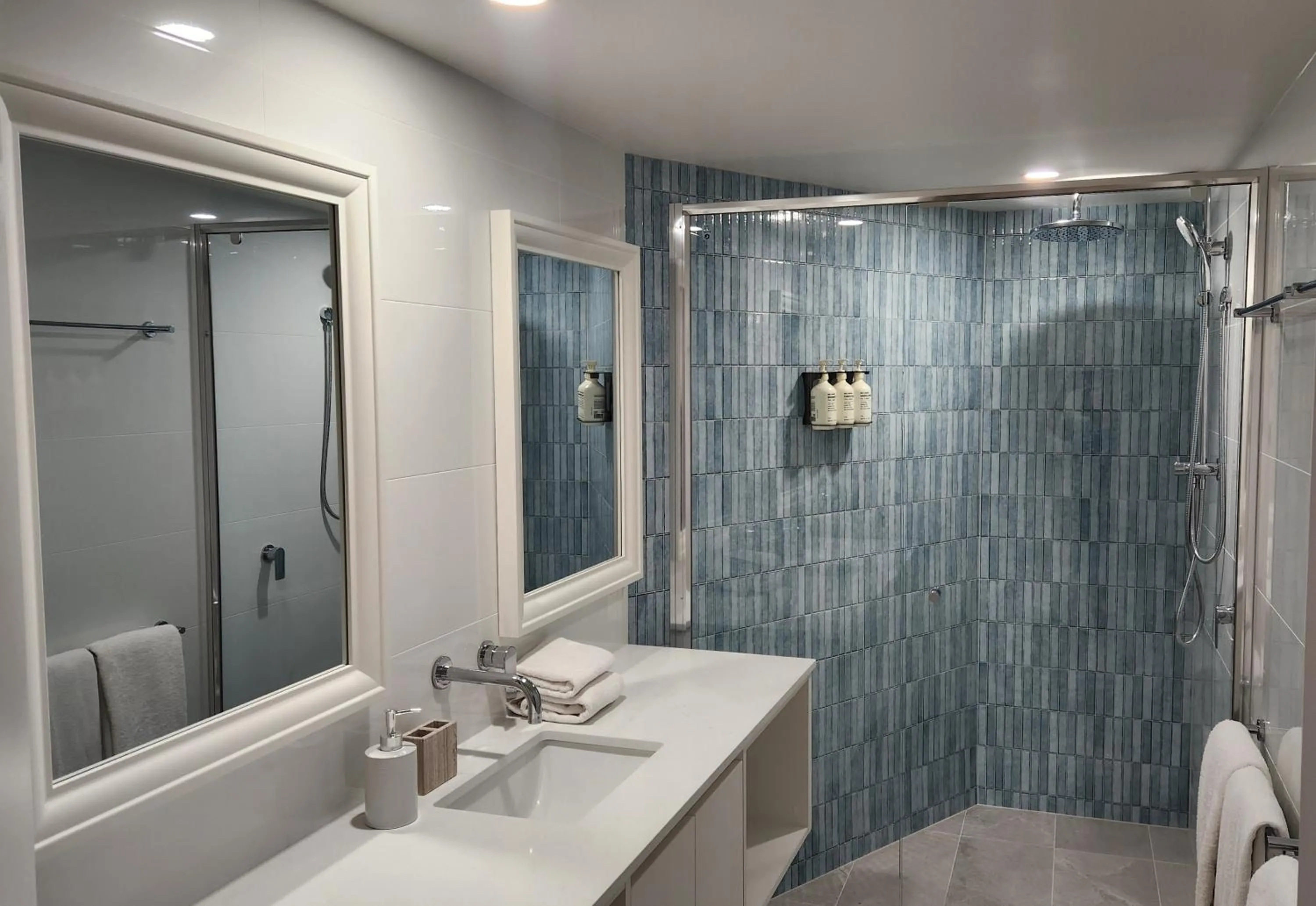 Whalewatch Ocean Beach Resort