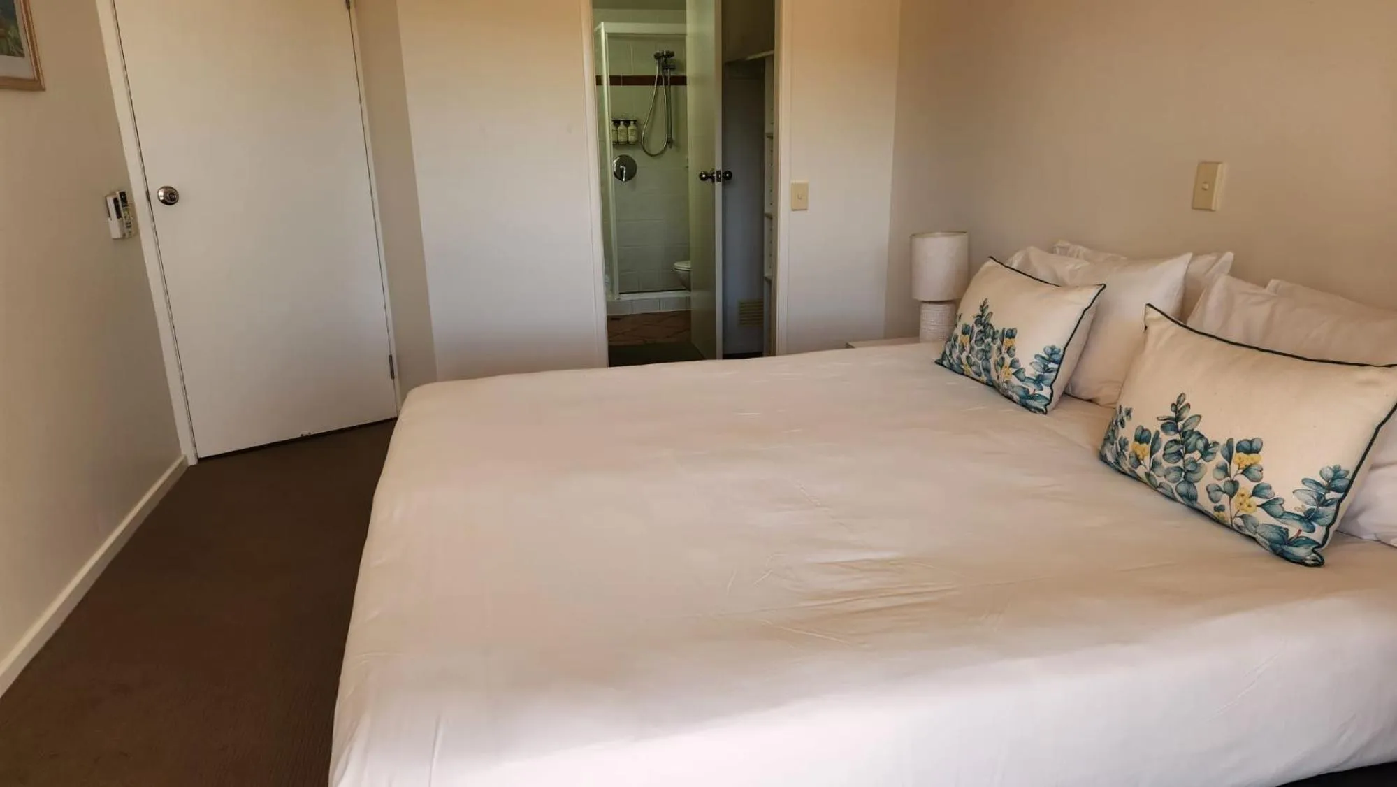 Bed in Whalewatch Ocean Beach Resort