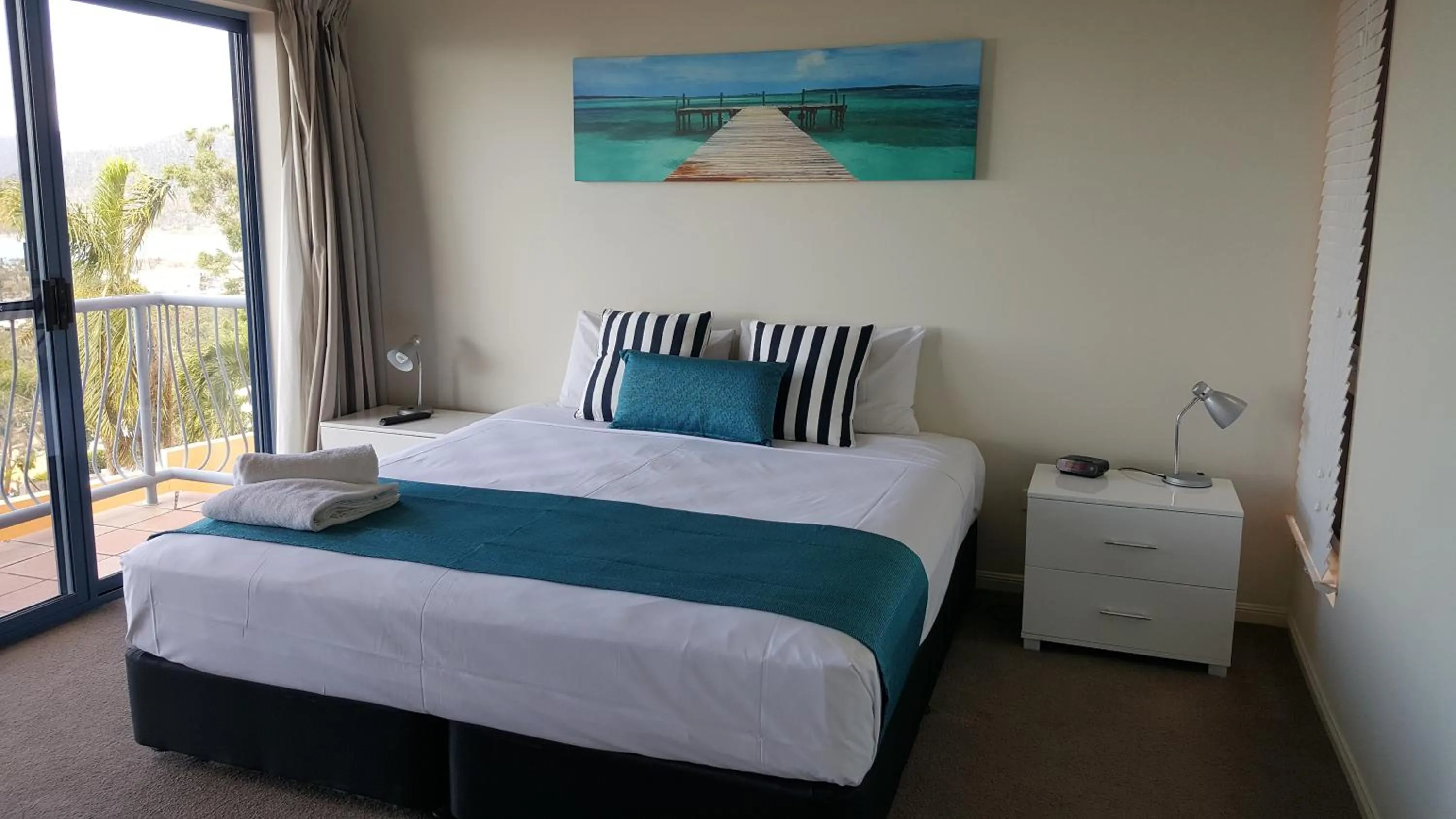 Bed in Sea Star Apartments