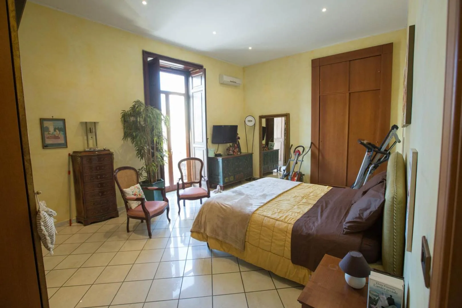 Bed in Suite Orchidea by Dimorra