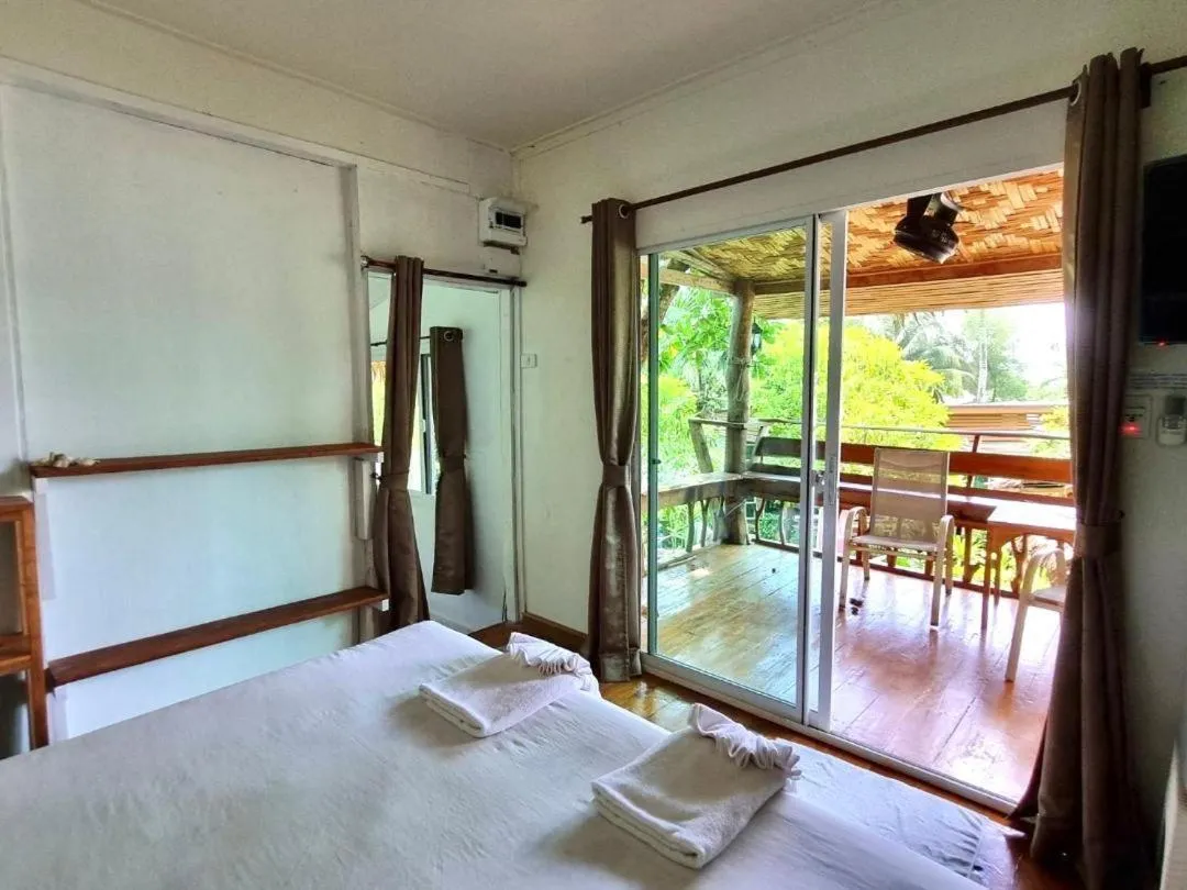 Bed in Mook Montra Resort Sea Front