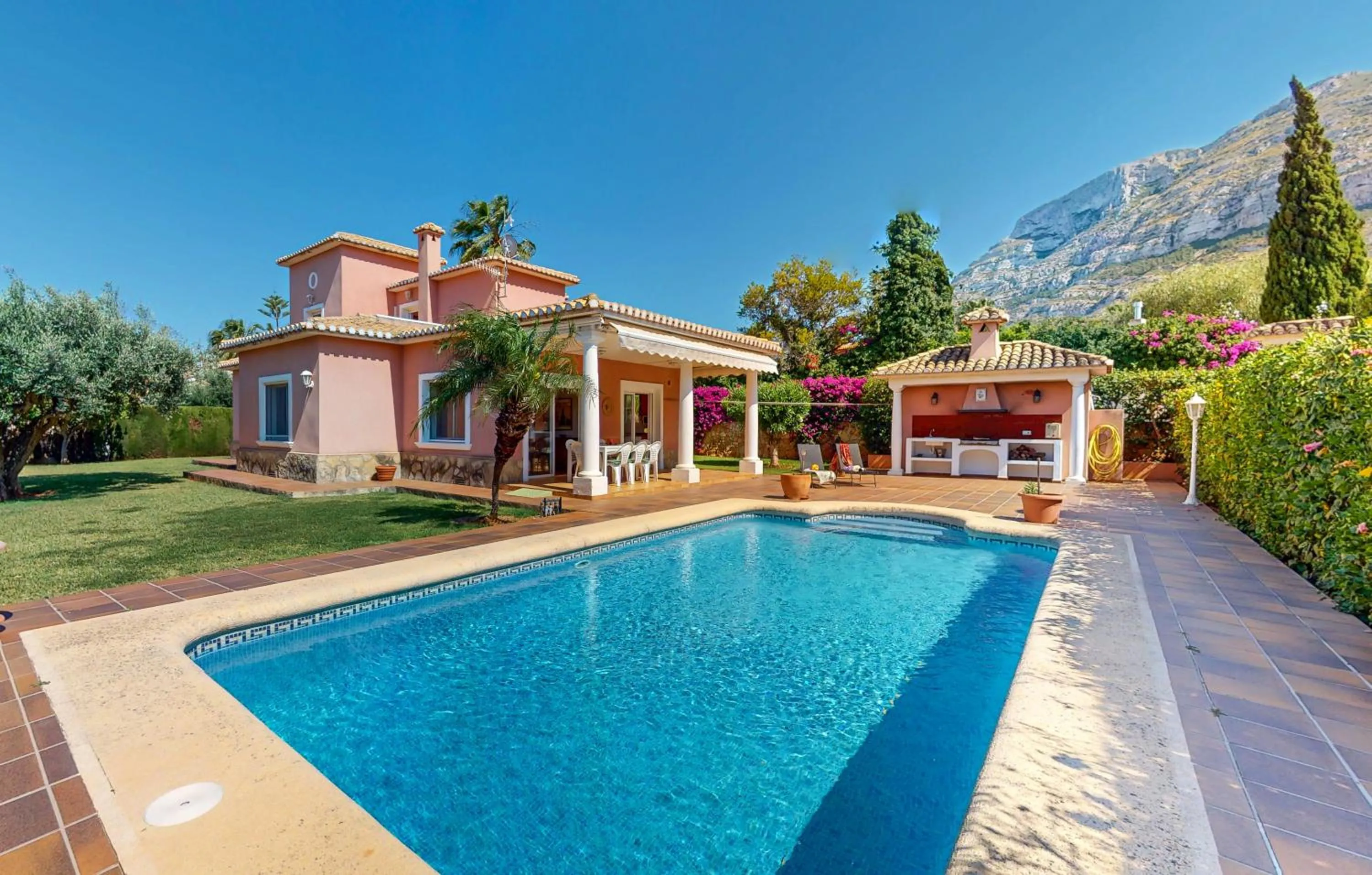 Villa Cuatro Soles by Family Homes