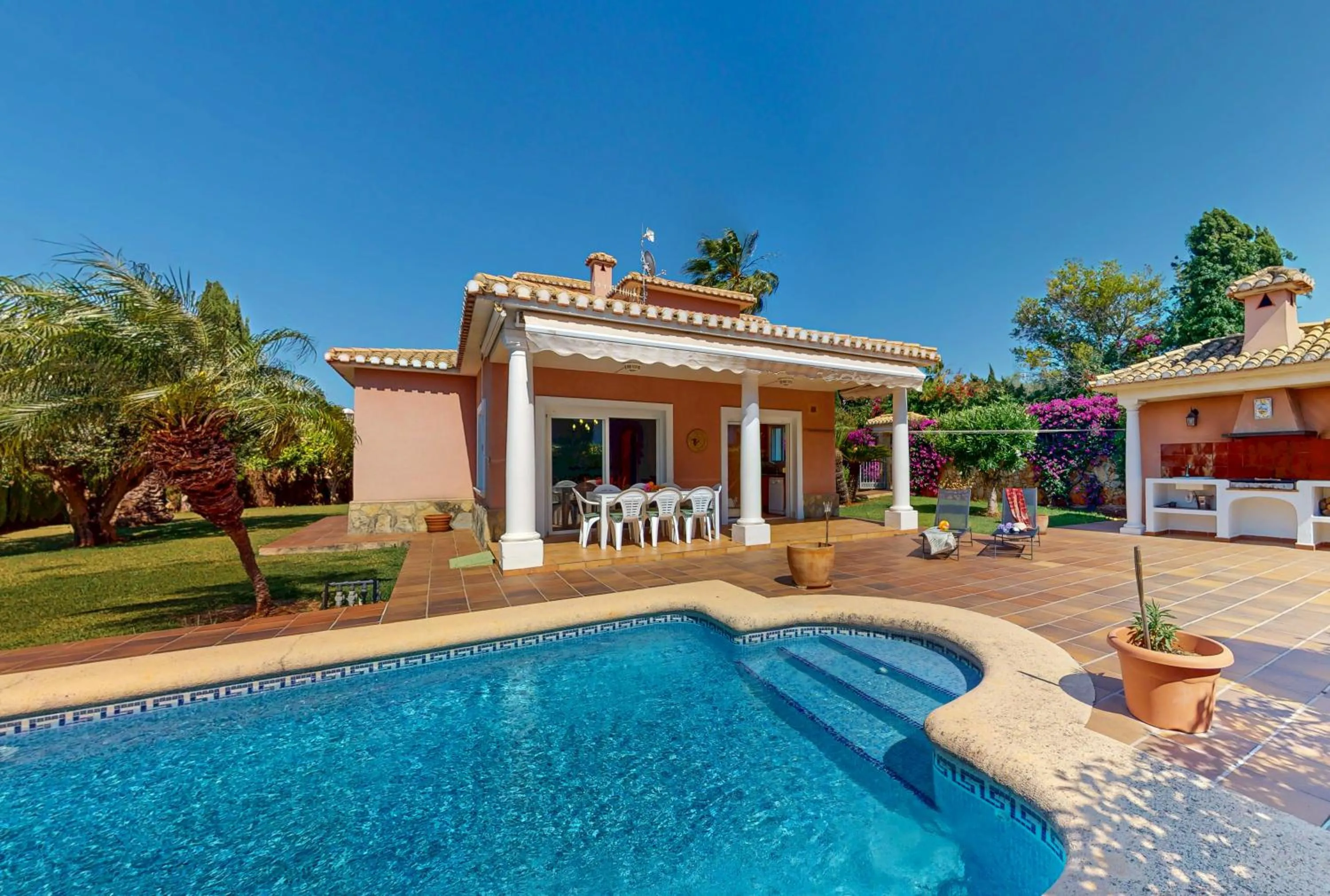 Villa Cuatro Soles by Family Homes