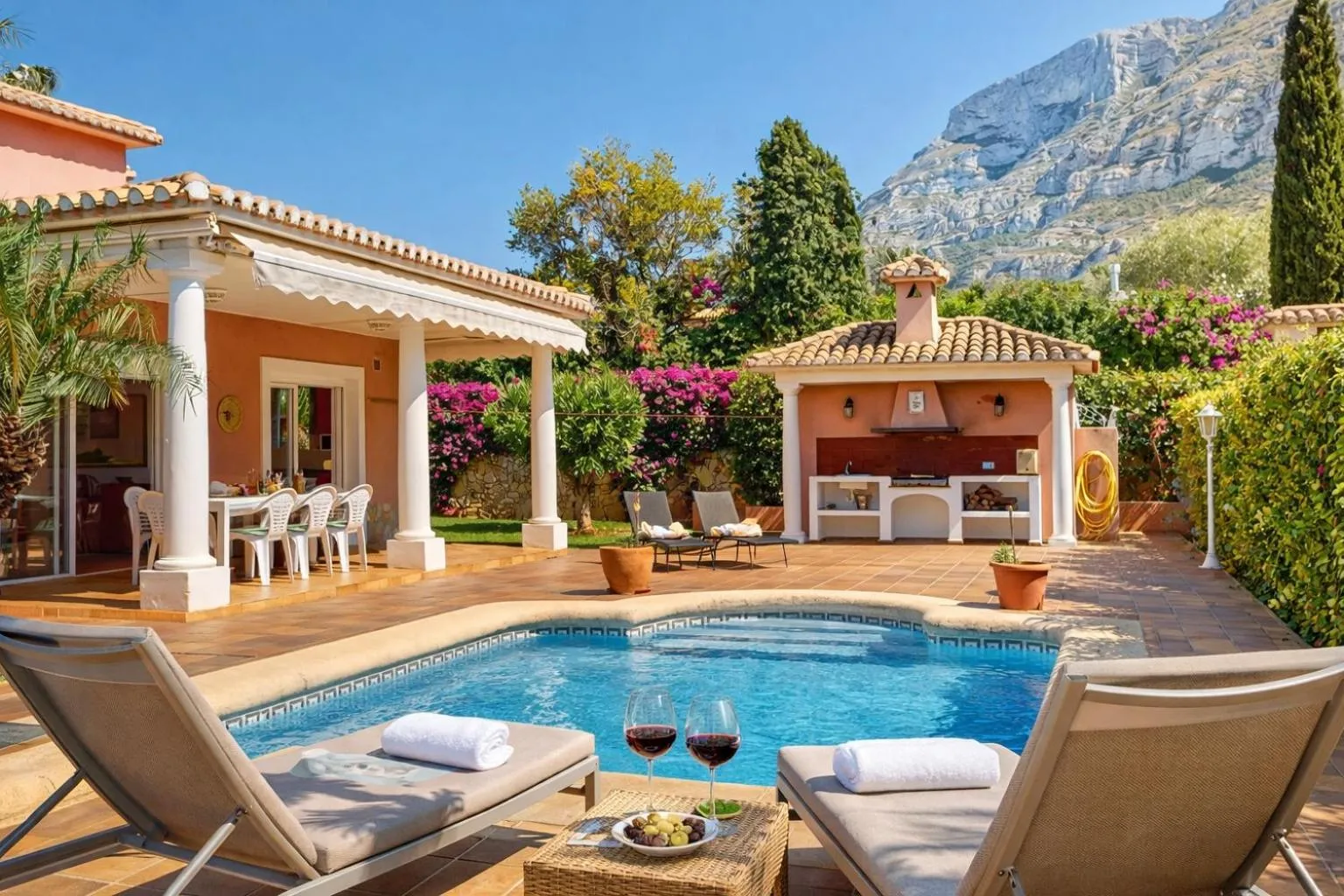 Villa Cuatro Soles by Family Homes