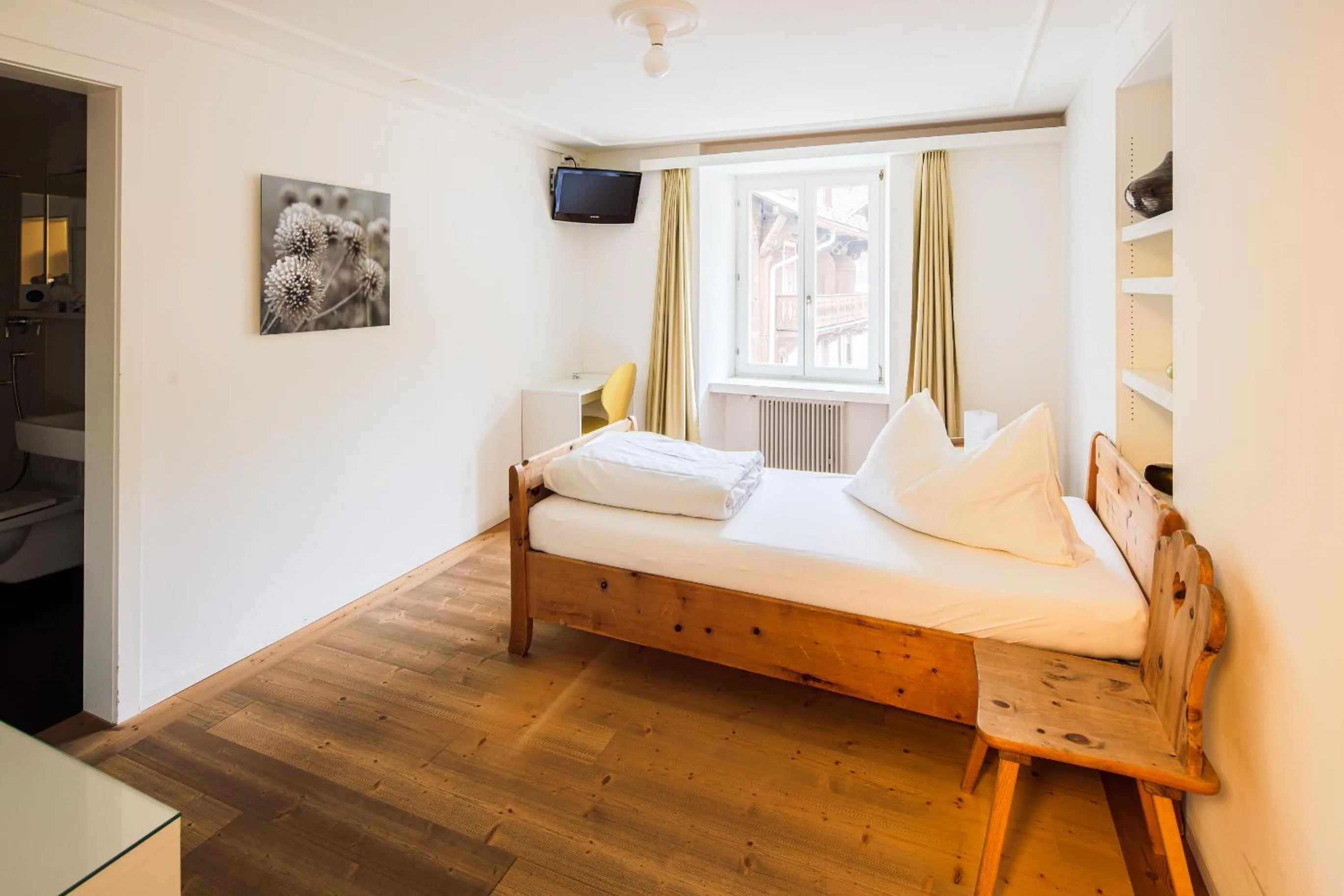 Photo of the whole room, Bed in Hotel Vallatscha