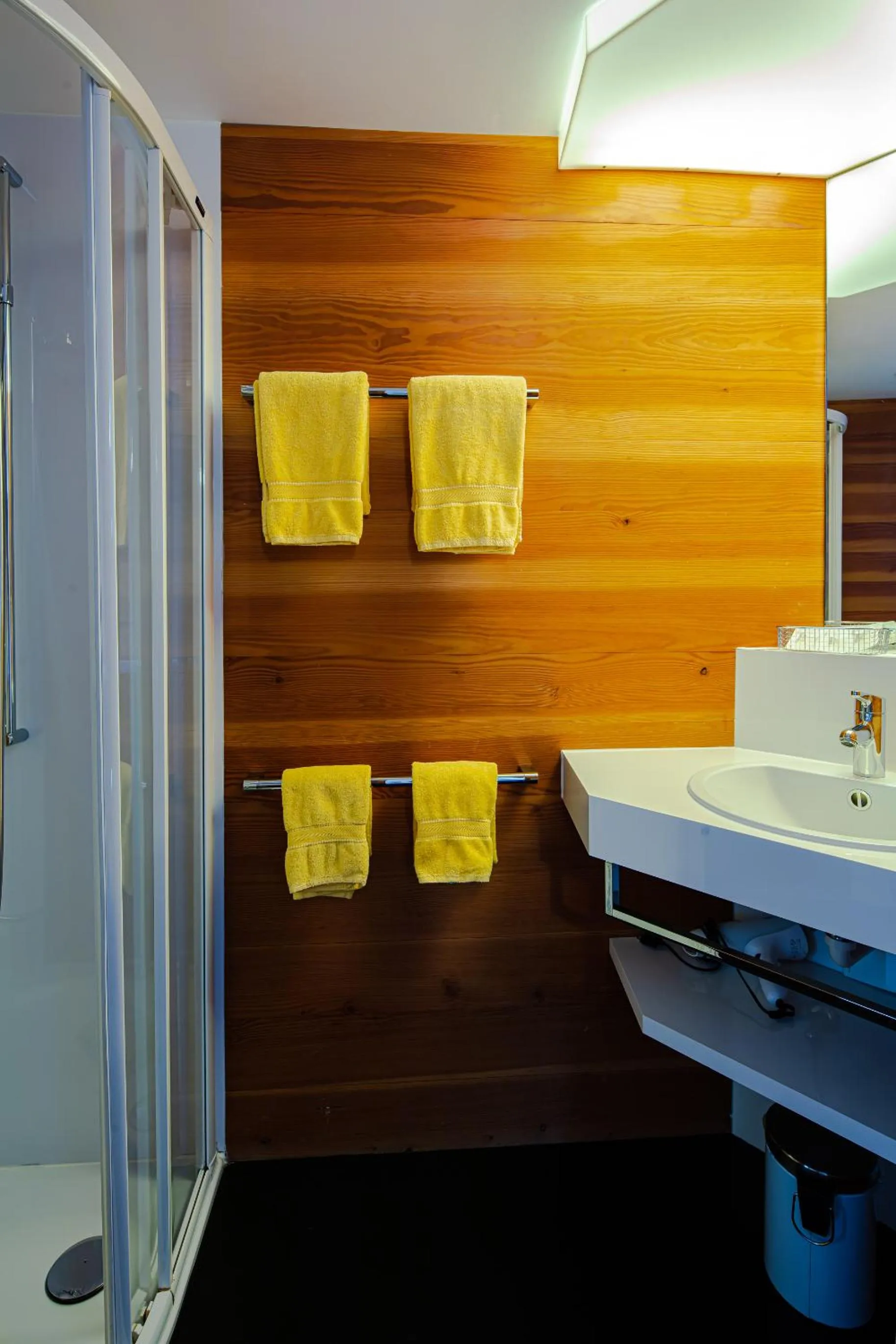 Bathroom in Hotel Vallatscha