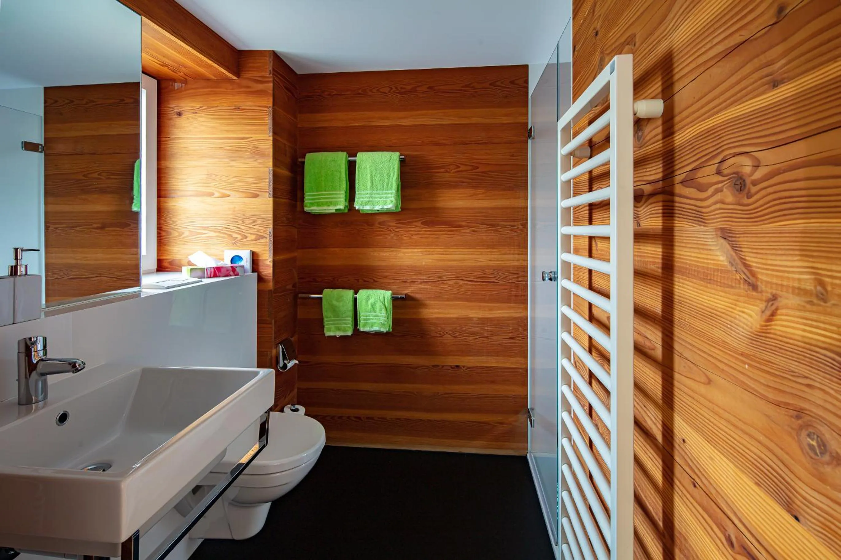 Bathroom in Hotel Vallatscha