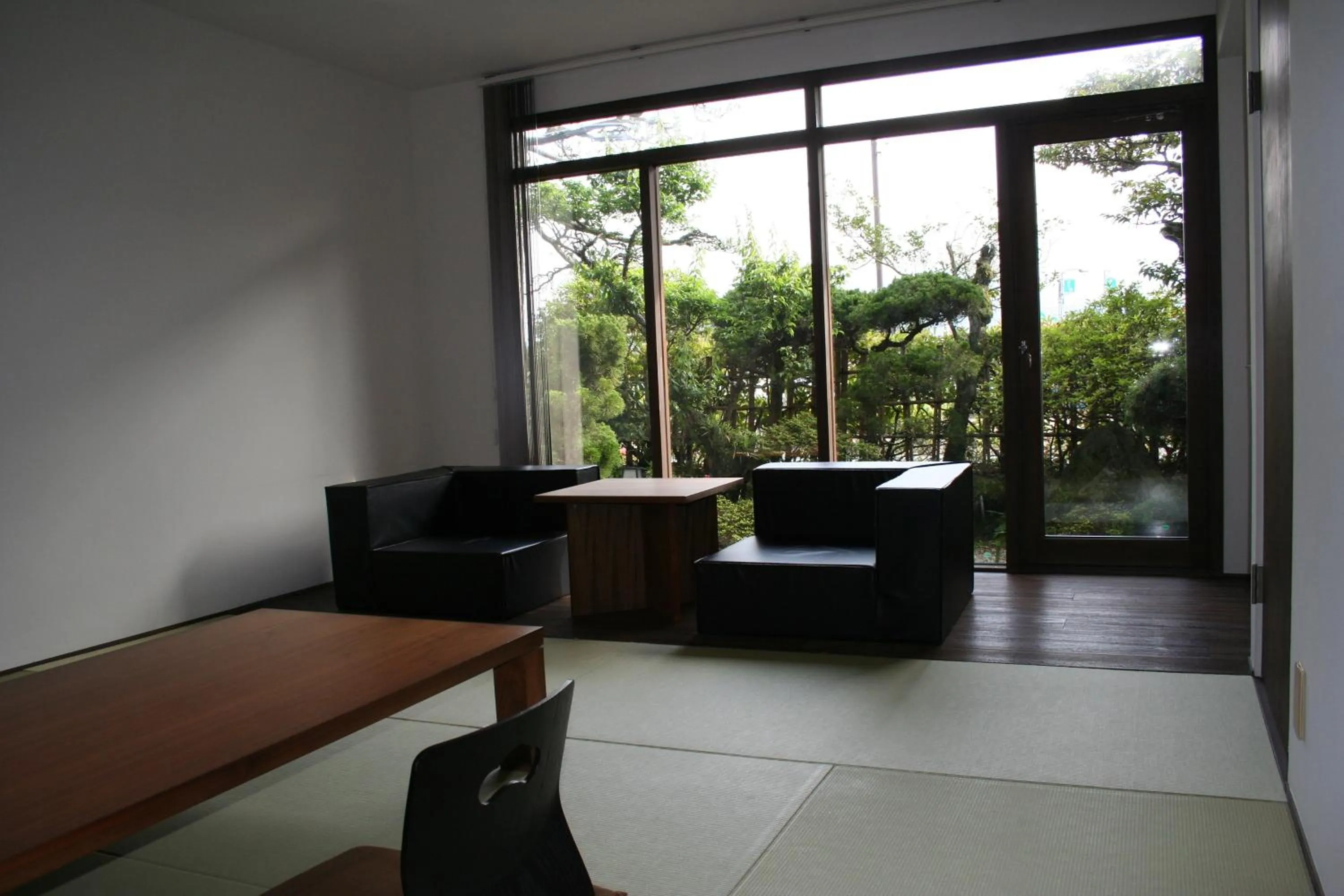Seating area in Shinpuro