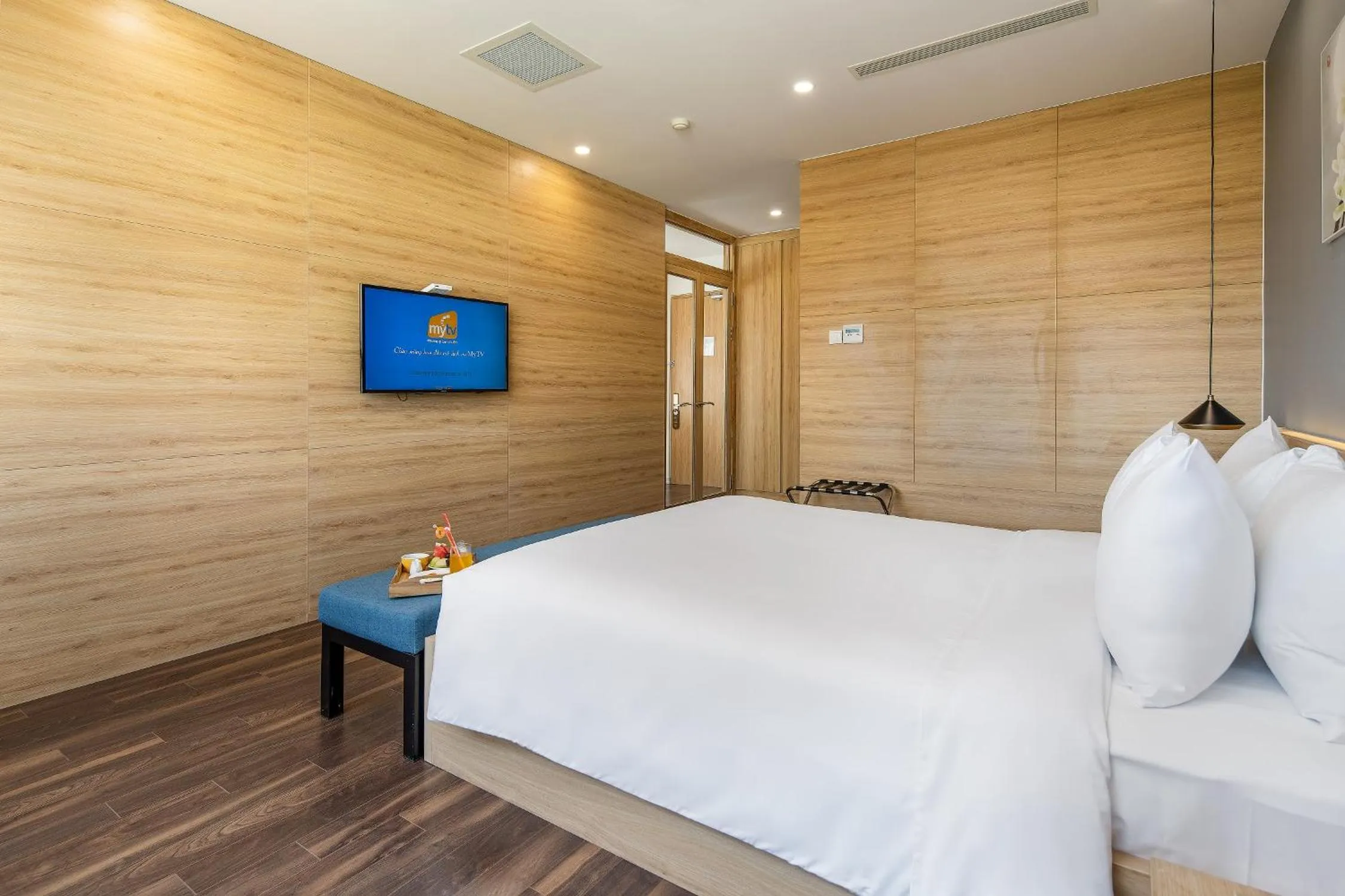 Bed in Magnolia Hotel