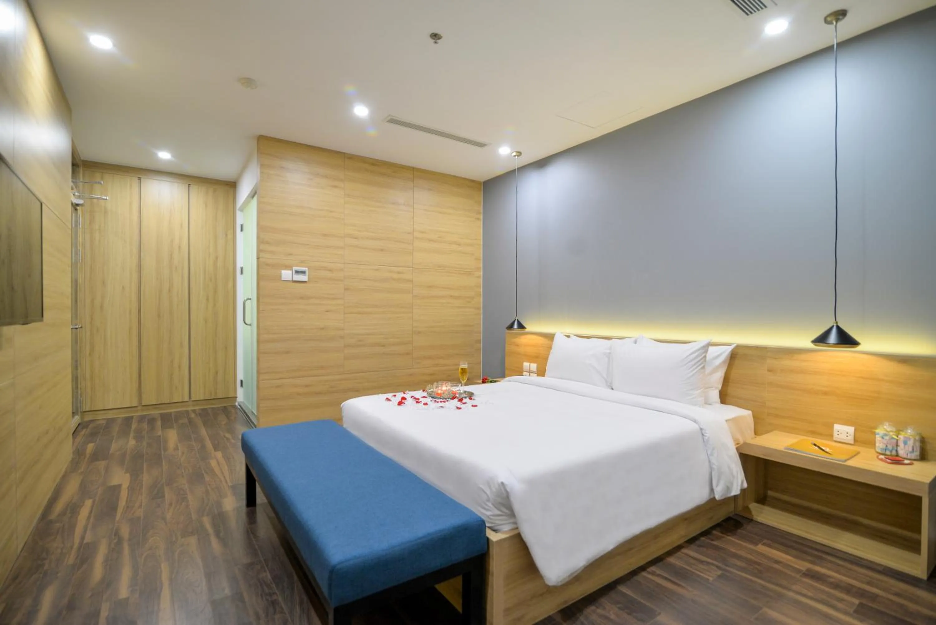 Bed in Magnolia Hotel