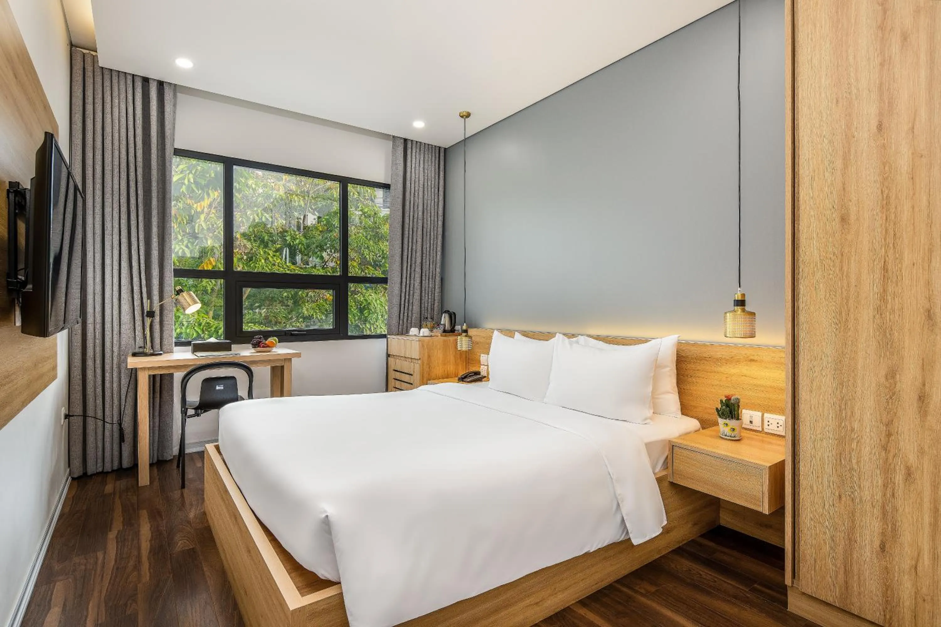 Bed in Magnolia Hotel