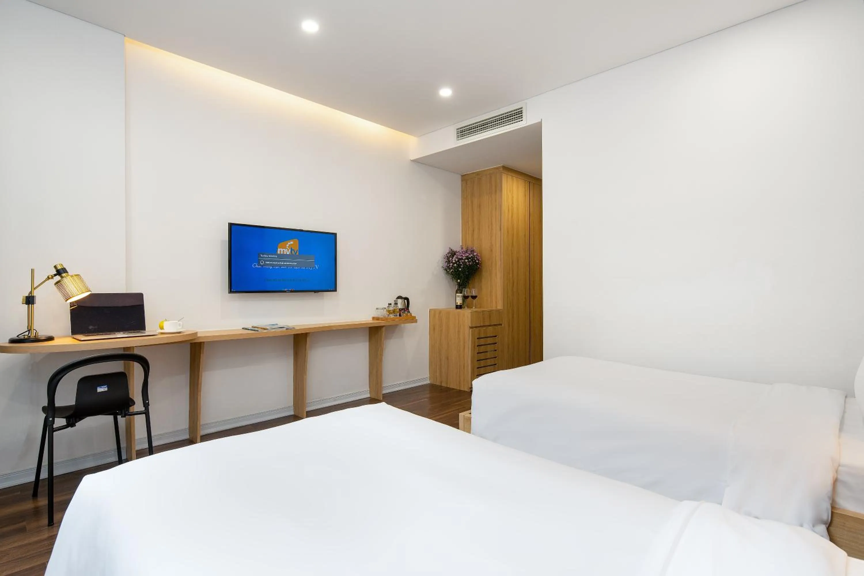 Bed in Magnolia Hotel