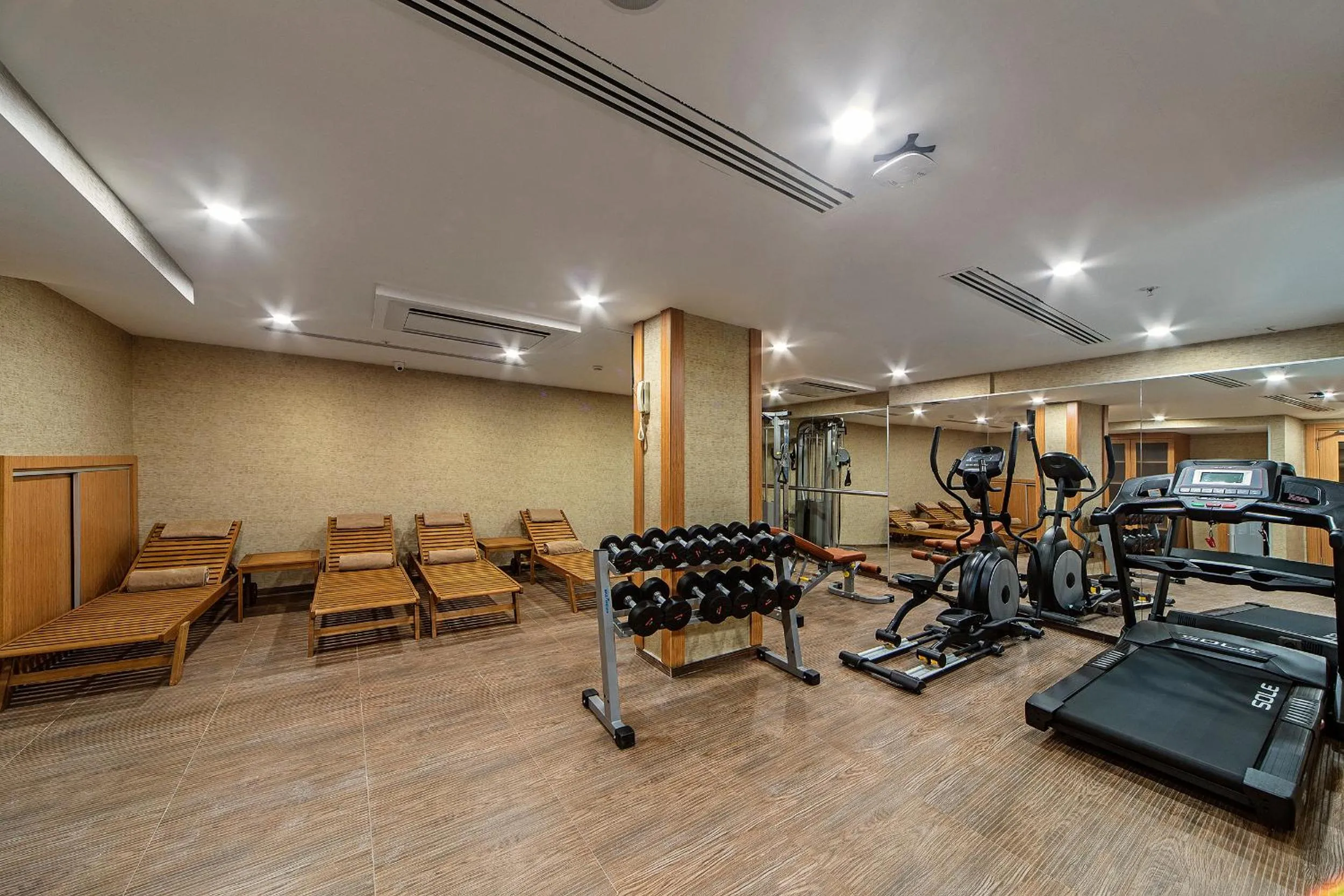 Fitness centre/facilities in Mukarnas Taksim Hotel