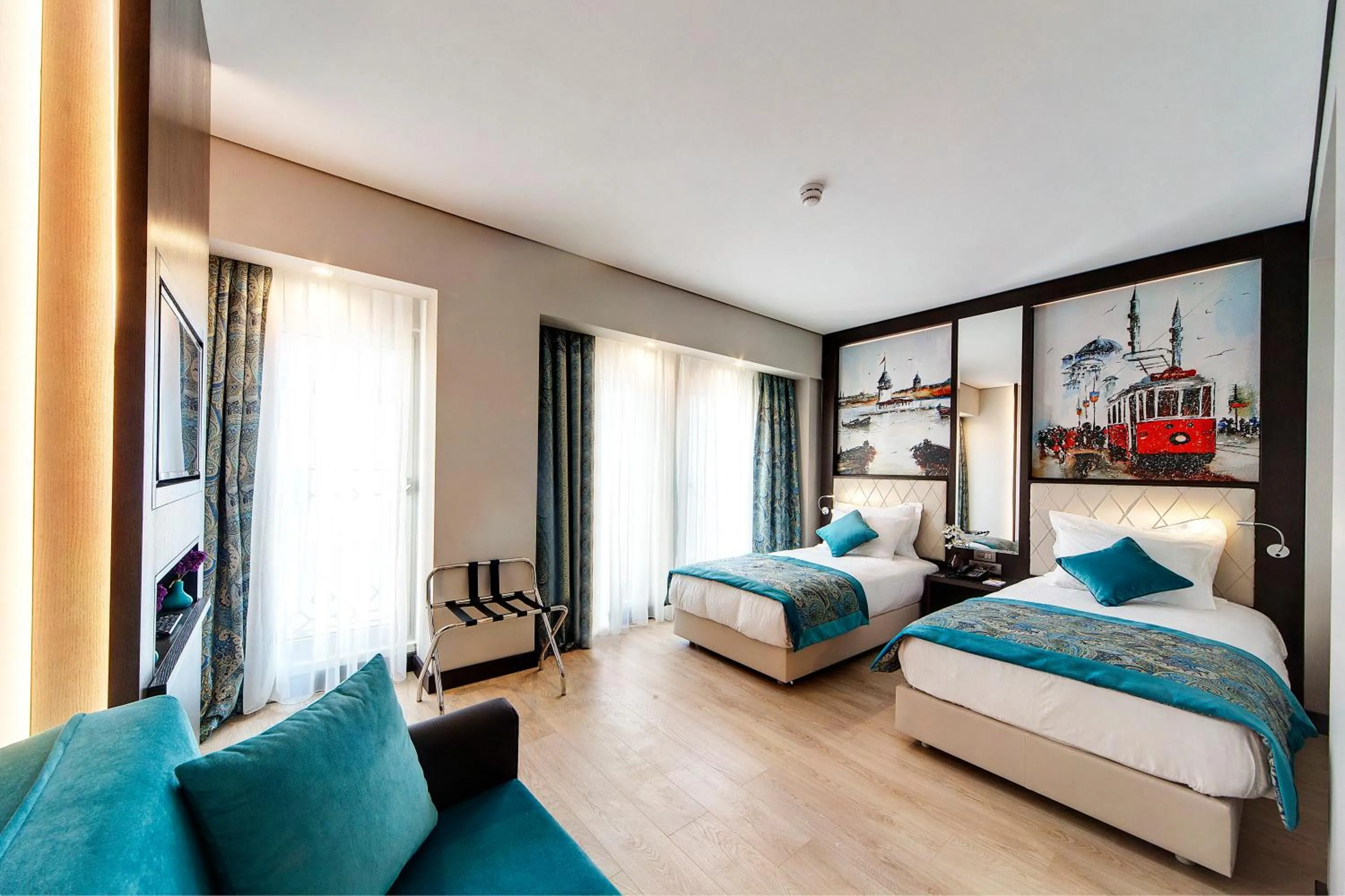 Living room, Bed in Mukarnas Taksim Hotel