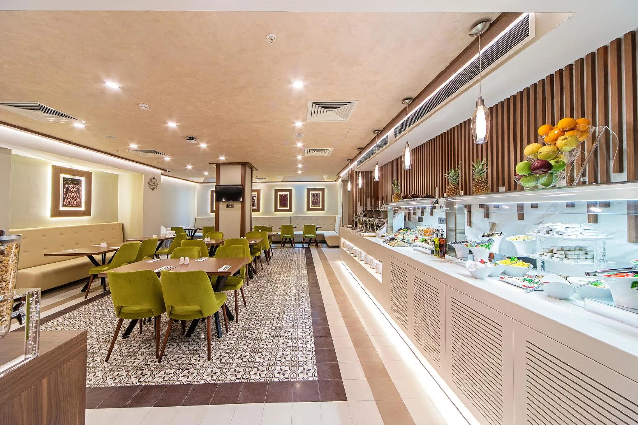 Restaurant/places to eat in Mukarnas Taksim Hotel