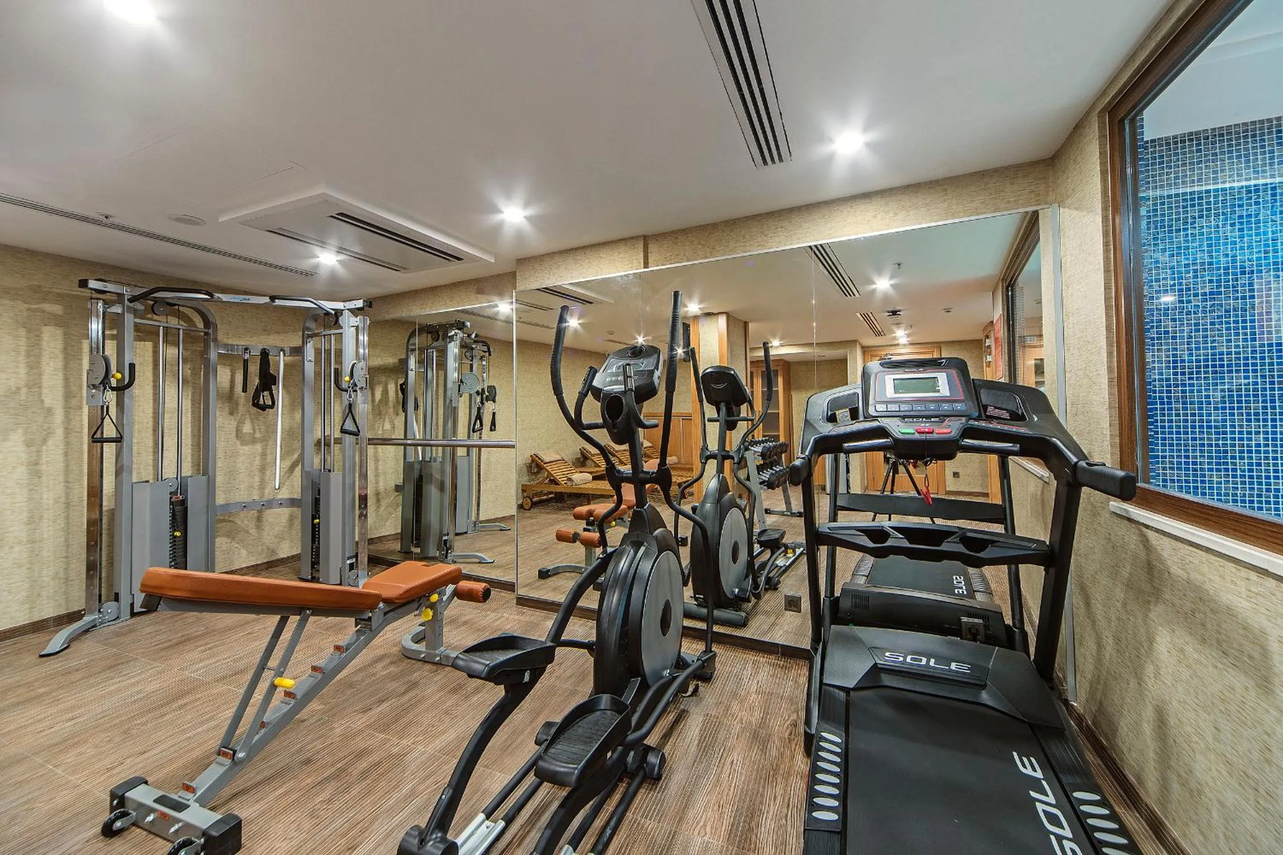 Fitness centre/facilities in Mukarnas Taksim Hotel