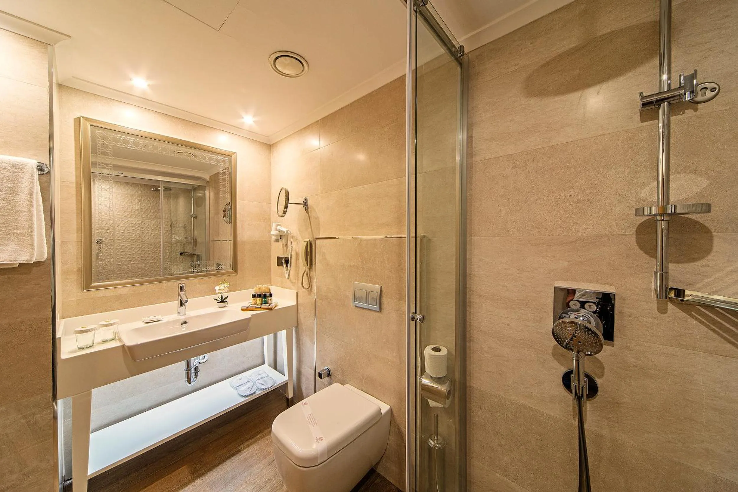 Bathroom in Mukarnas Taksim Hotel