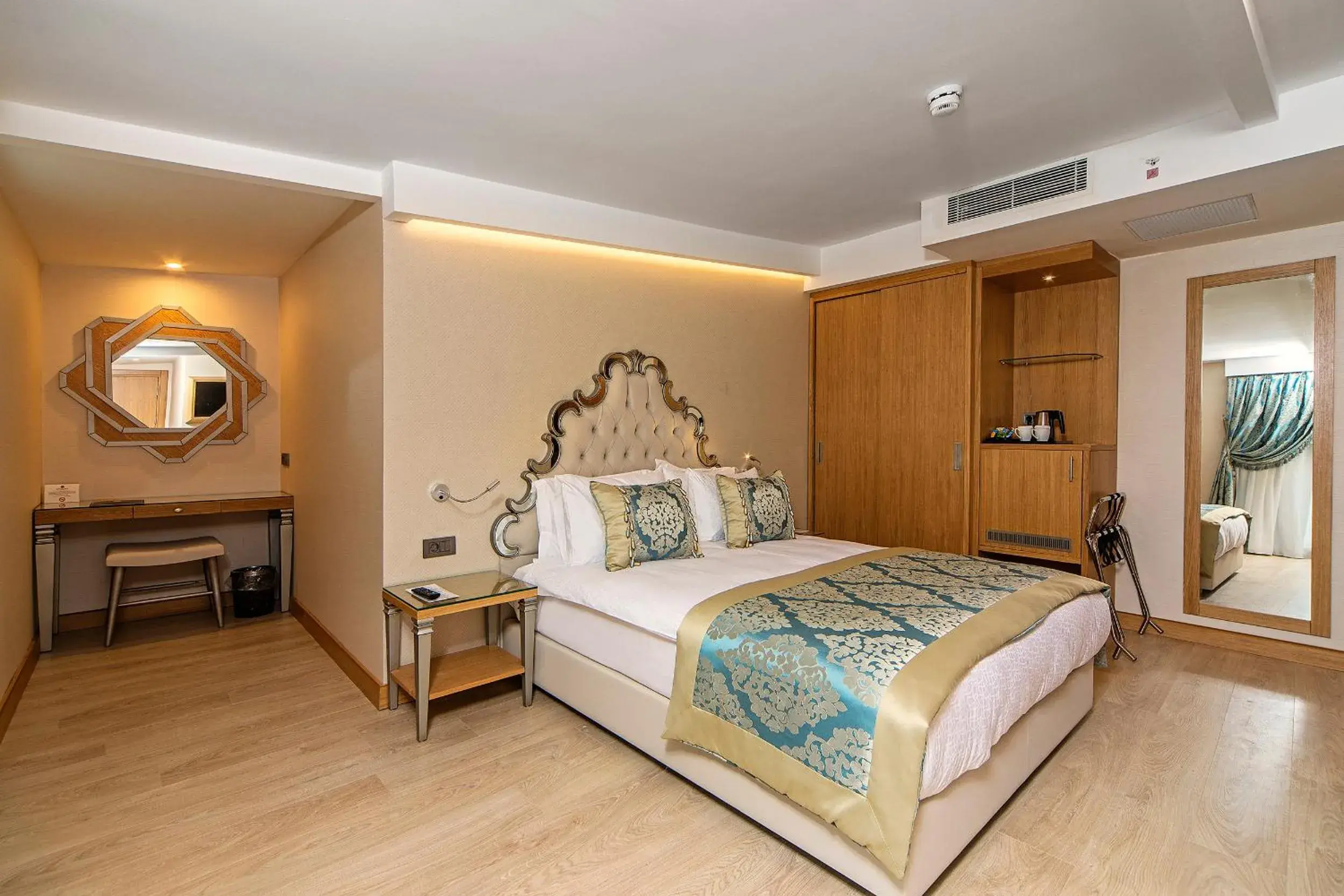 2 Connecting Standard Rooms with Balcony in Mukarnas Taksim Hotel 2 Connecting Standard Rooms with Balcony in Mukarnas Taksim Hotel