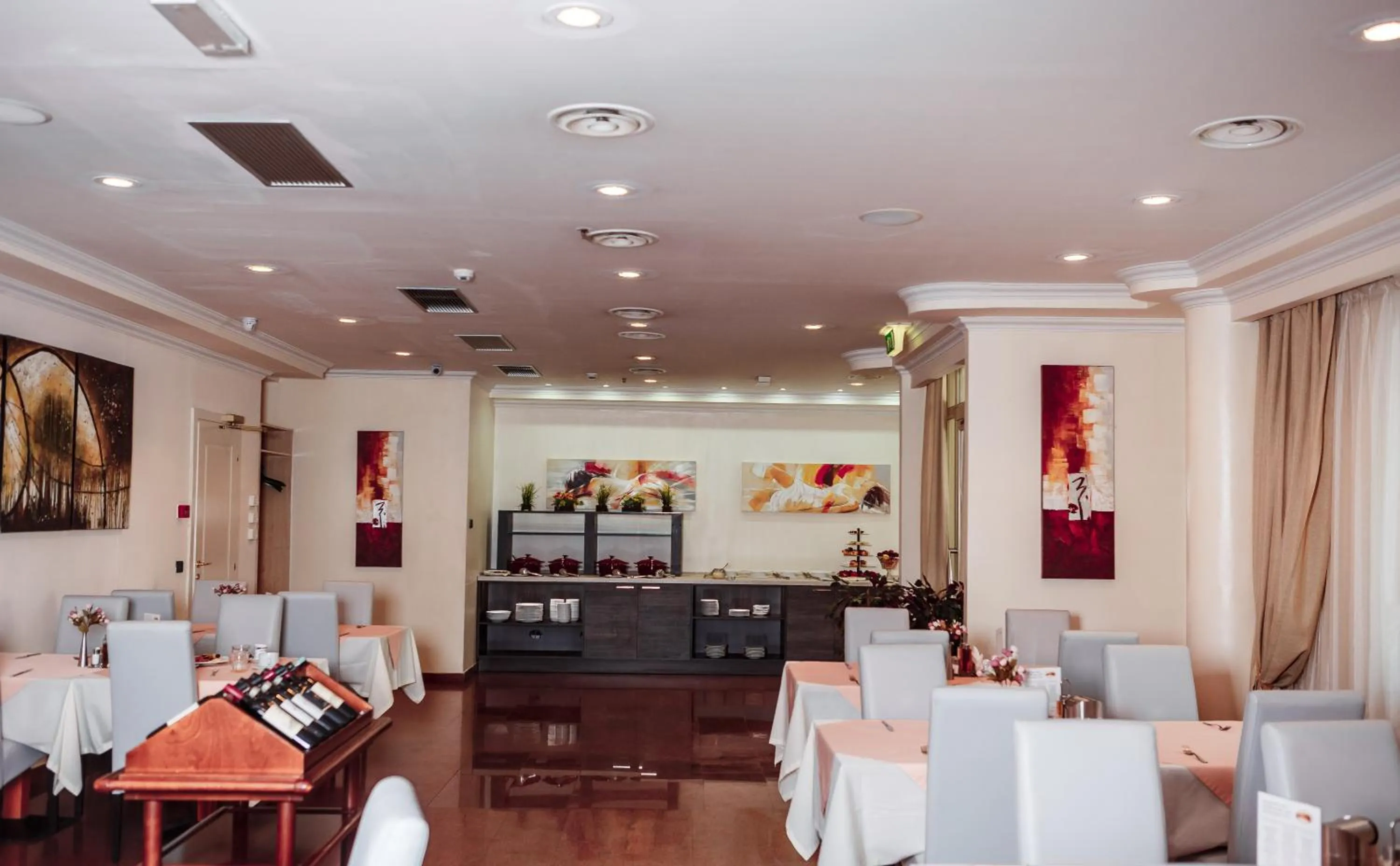 Restaurant/places to eat in Hotel Pushkin