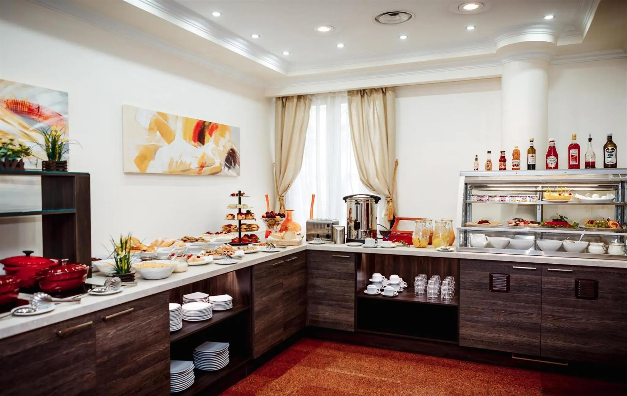 Restaurant/places to eat in Hotel Pushkin