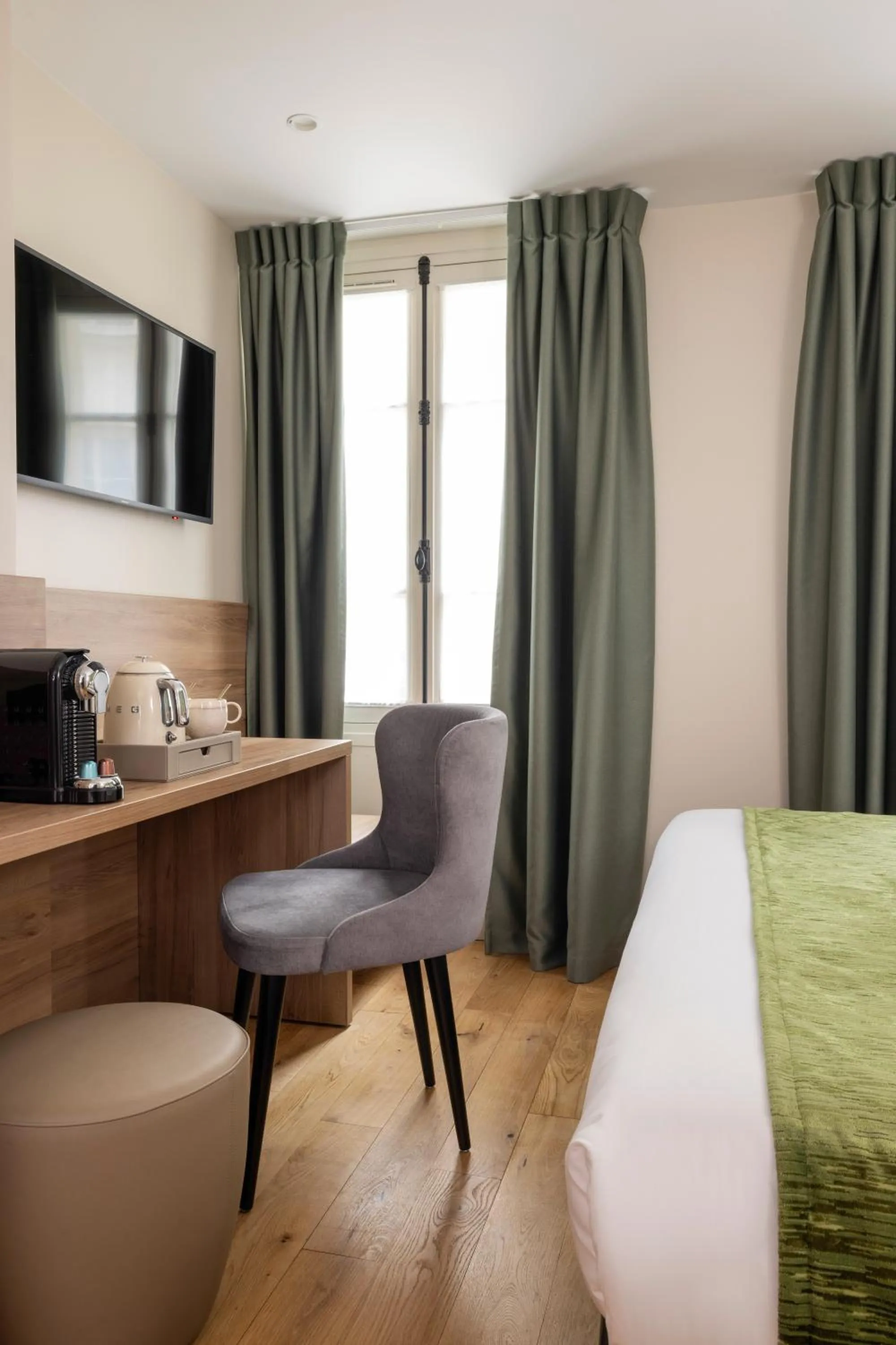 Bed in Hôtel Théorème