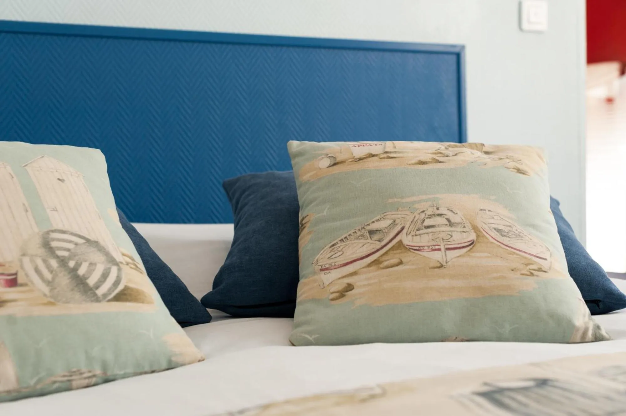 Bed in The Originals Access, Hôtel Corinna, Royan