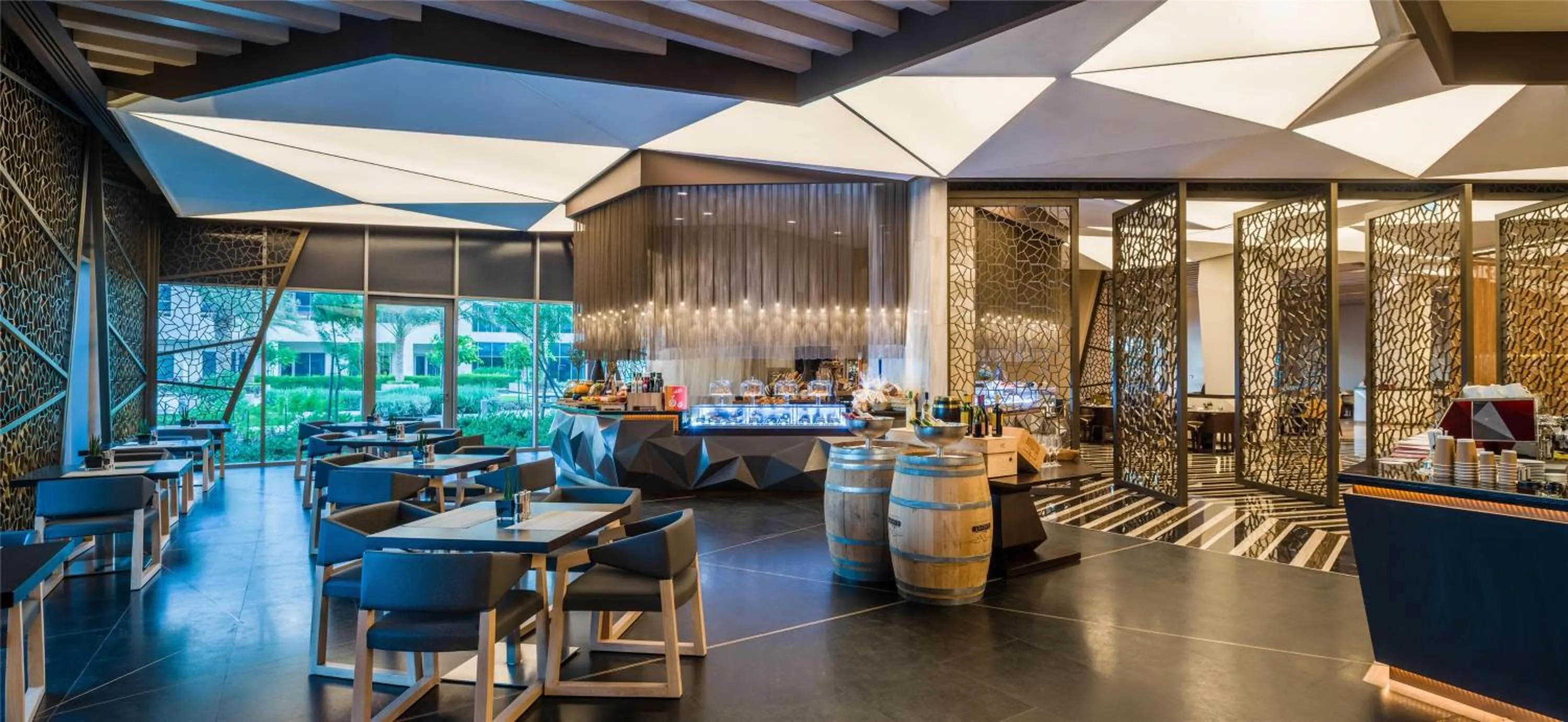 Restaurant/places to eat in Kempinski Hotel Muscat