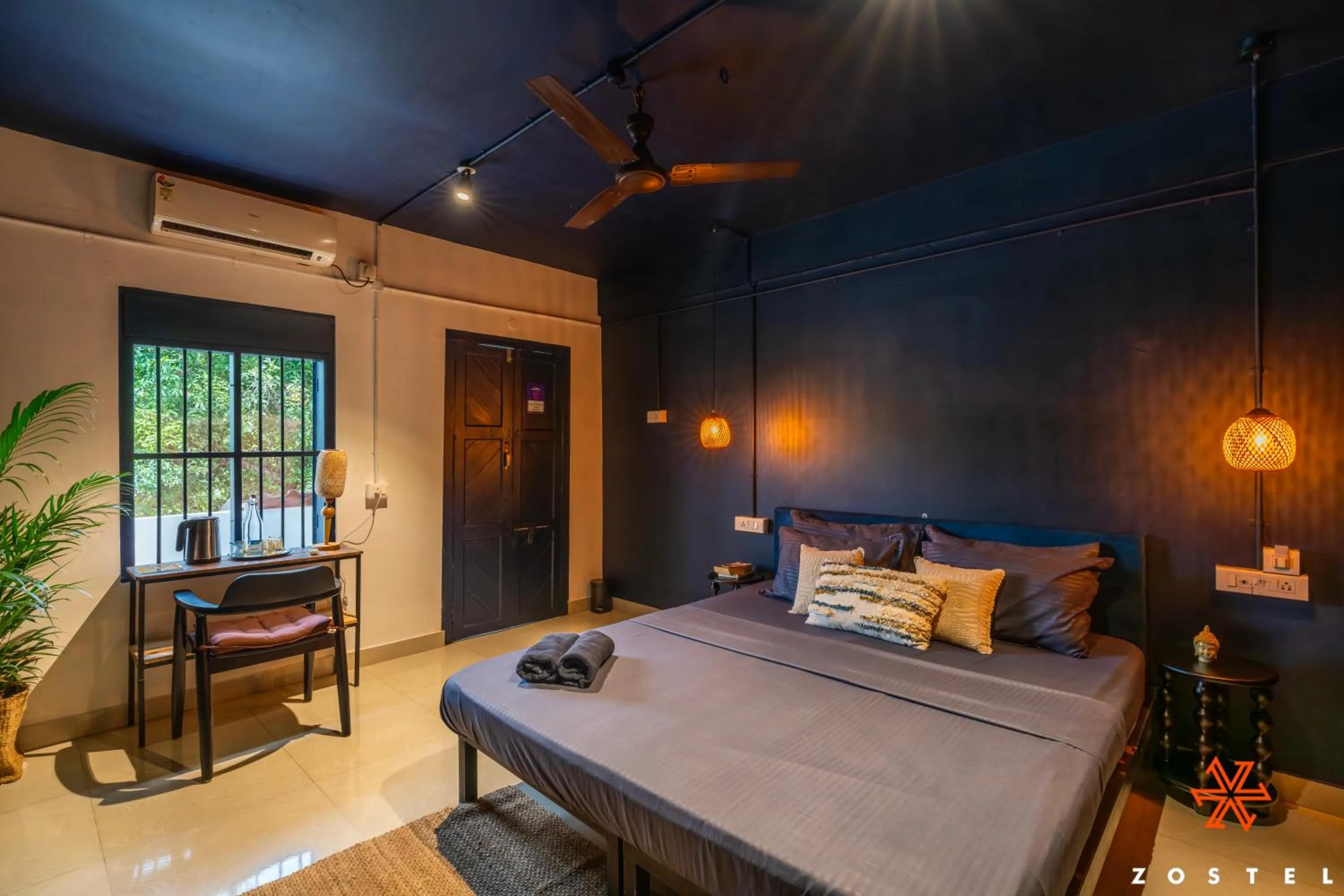 Bed in Zostel Alleppey