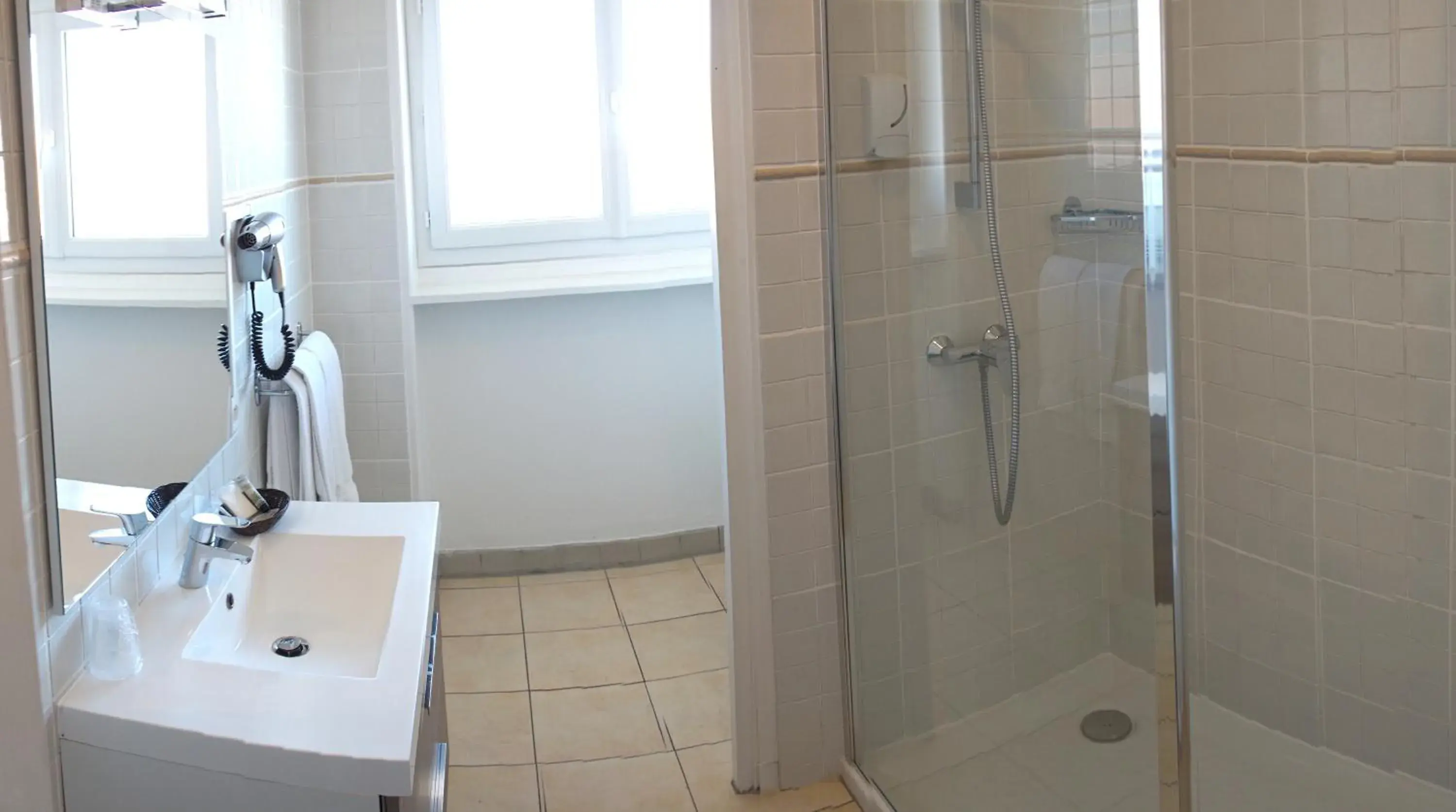 Superior Double Room in Hôtel de la Rhune Superior Double Room in Hôtel de la Rhune