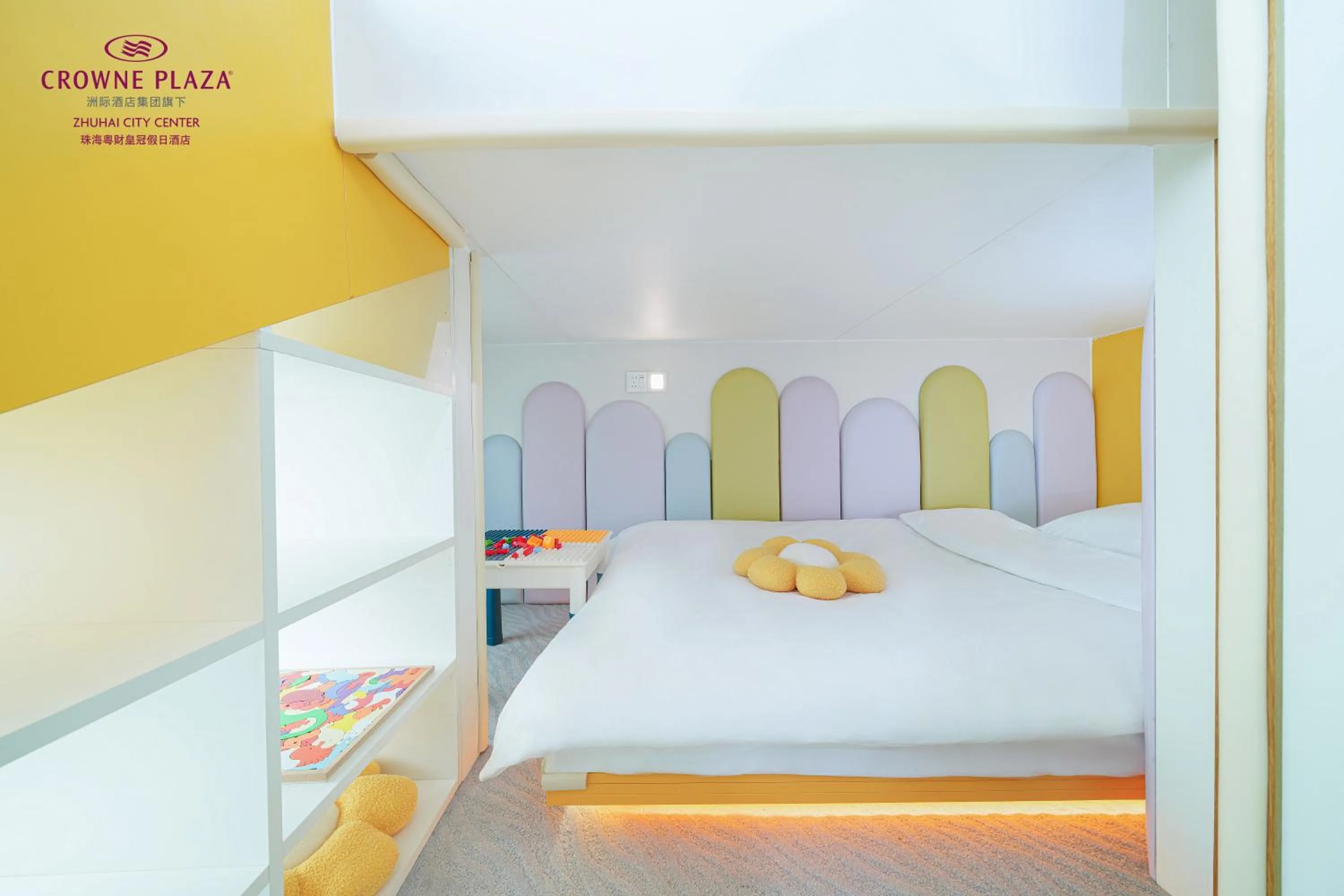 Bed in Crowne Plaza Zhuhai City Center by IHG