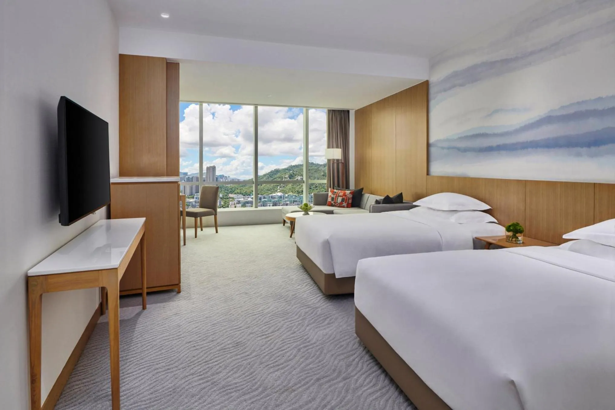 Photo of the whole room, Bed in Crowne Plaza Zhuhai City Center by IHG