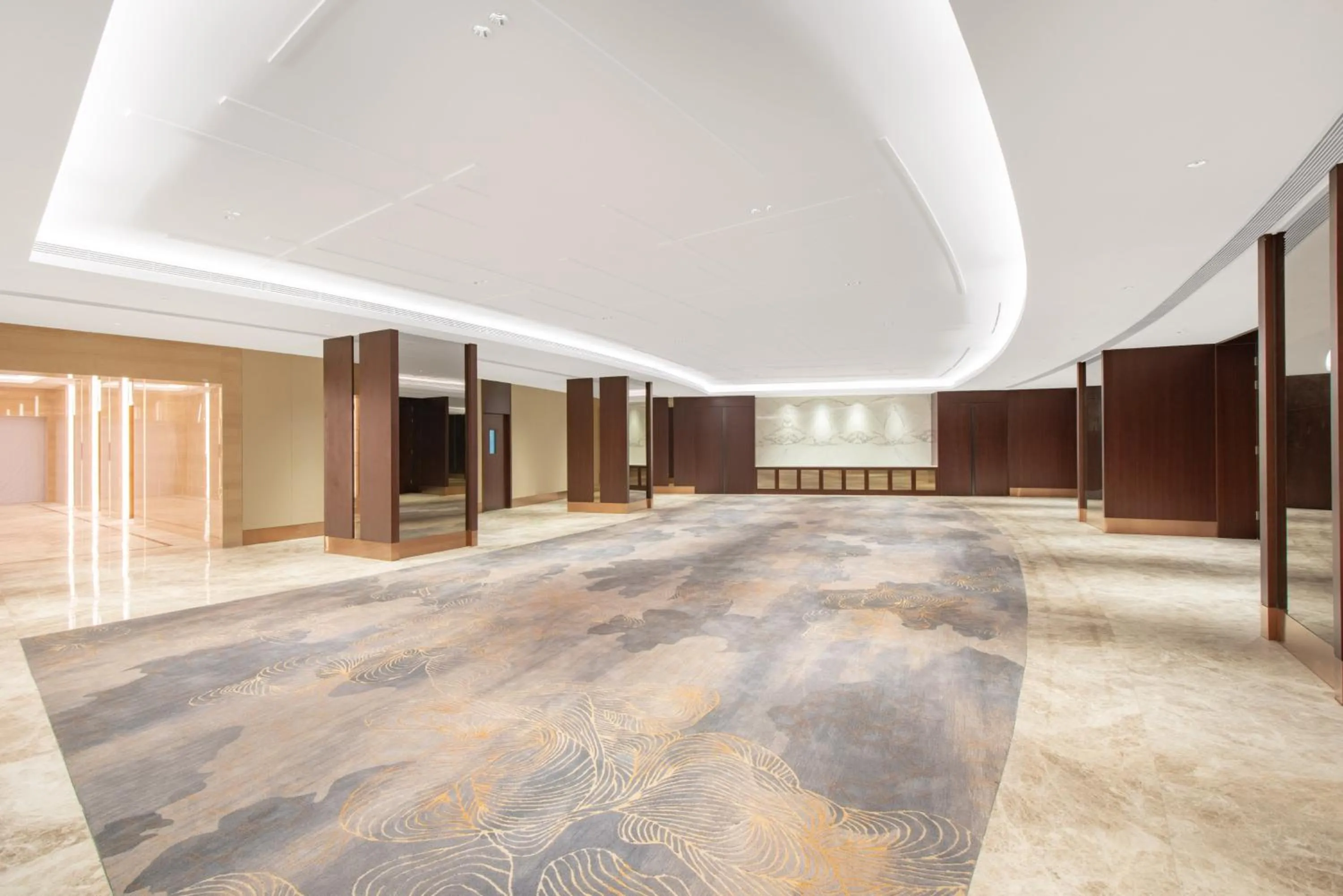 Meeting/conference room in Crowne Plaza Zhuhai City Center by IHG
