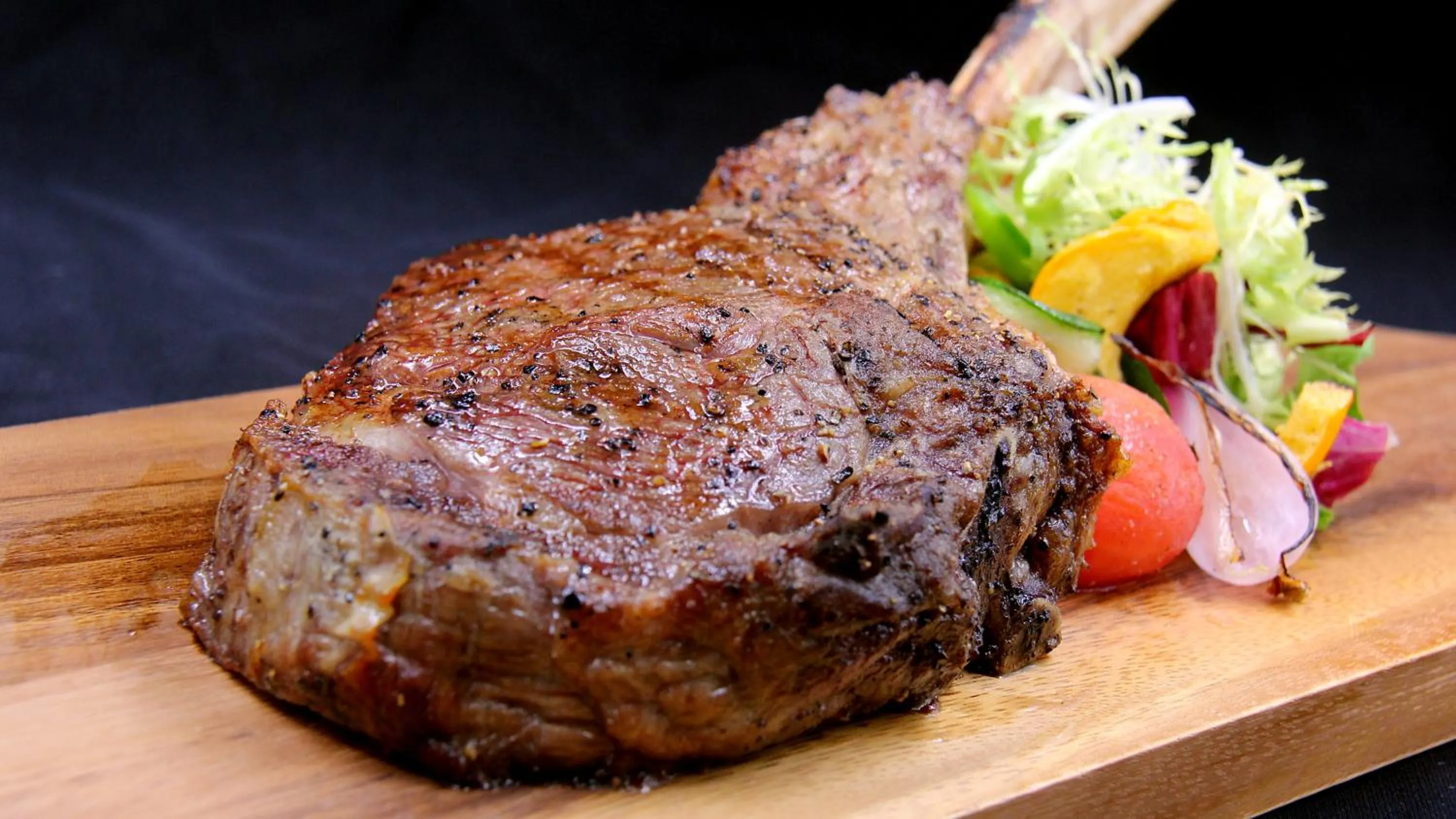 Restaurant/places to eat in Crowne Plaza Zhuhai City Center by IHG