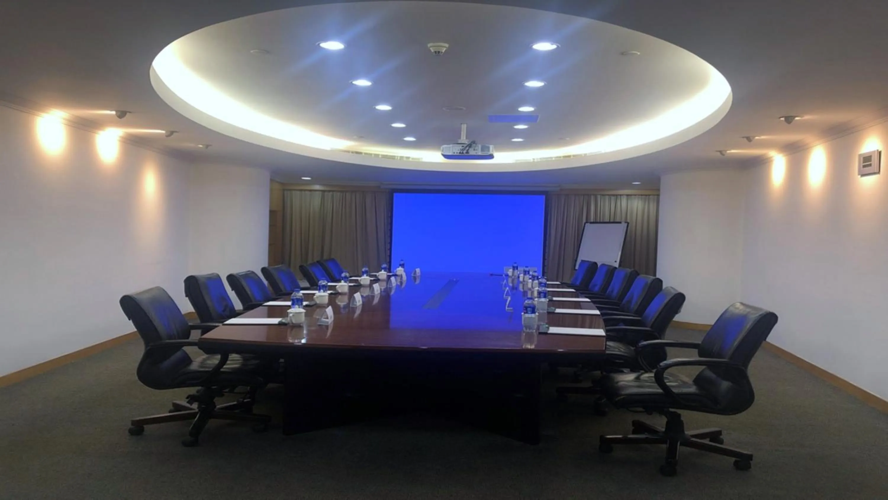 Meeting/conference room in Crowne Plaza Zhuhai City Center by IHG
