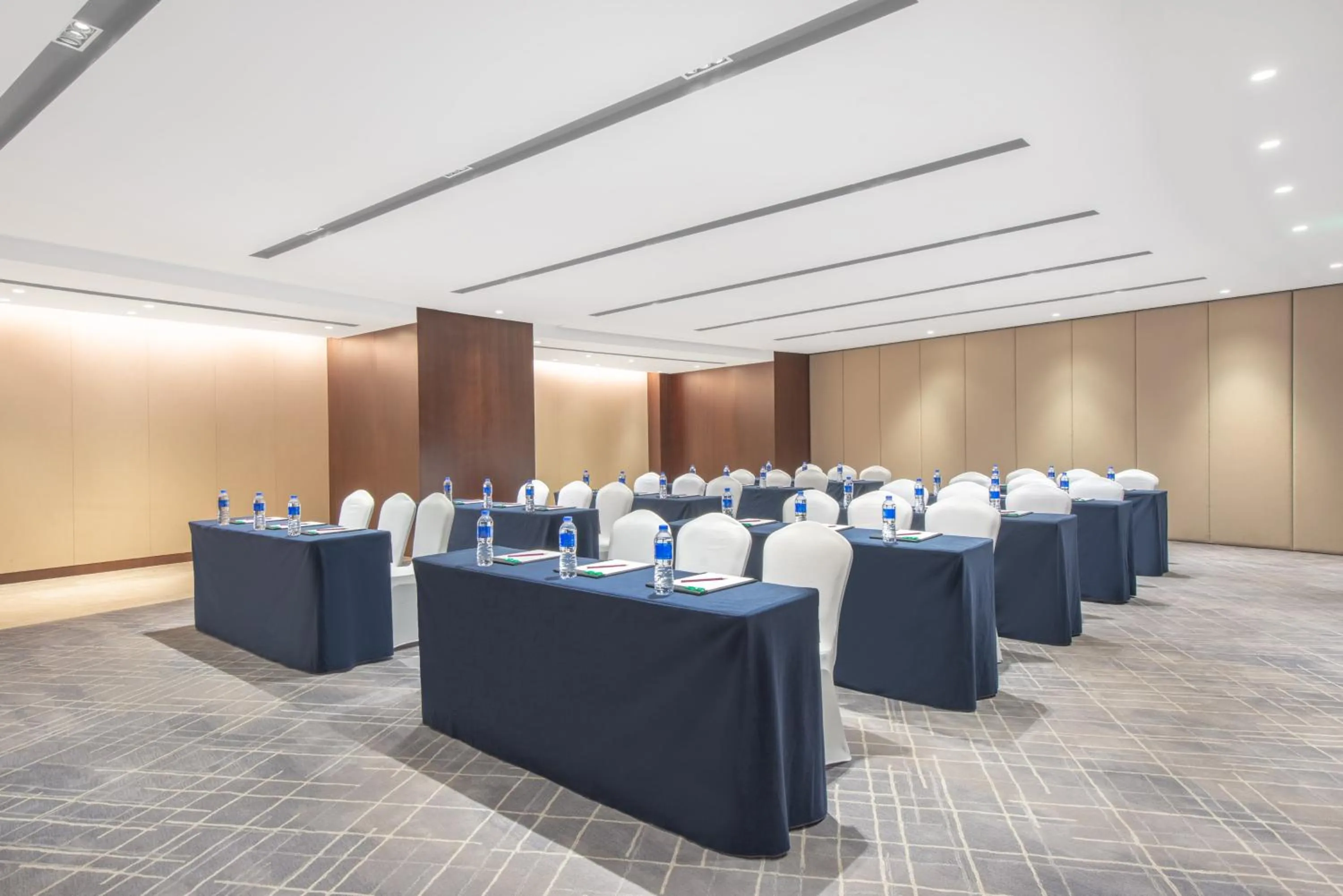Meeting/conference room in Crowne Plaza Zhuhai City Center by IHG