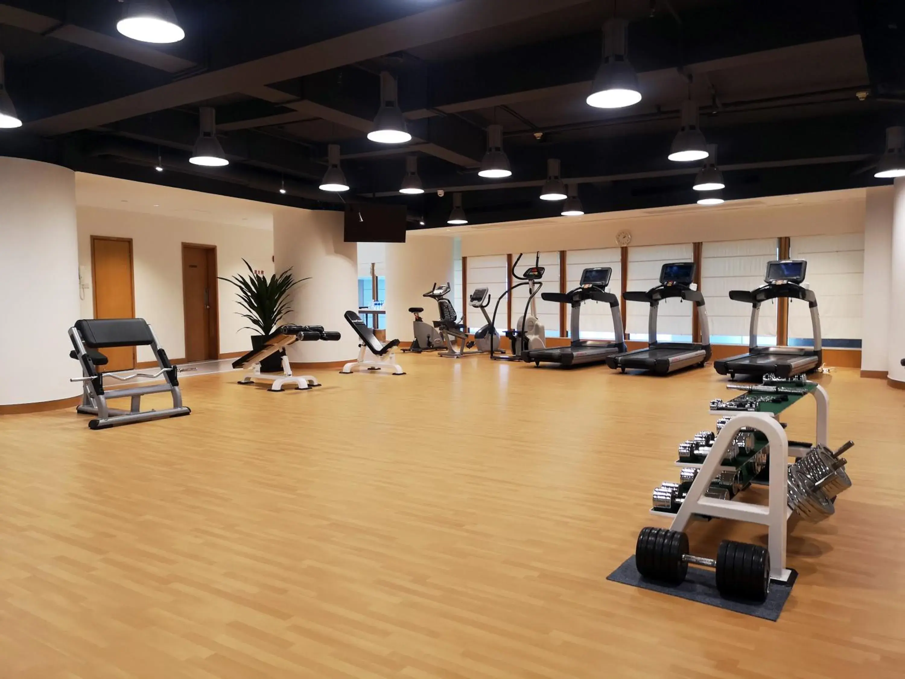 Fitness centre/facilities in Crowne Plaza Zhuhai City Center by IHG - offers free one-way shuttle to Chimelong Ocean Kingdom Fitness centre/facilities in Crowne Plaza Zhuhai City Center by IHG - offers free one-way shuttle to Chimelong Ocean Kingdom