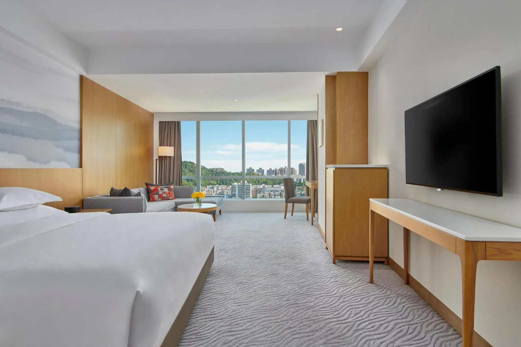 Photo of the whole room, Bed in Crowne Plaza Zhuhai City Center by IHG