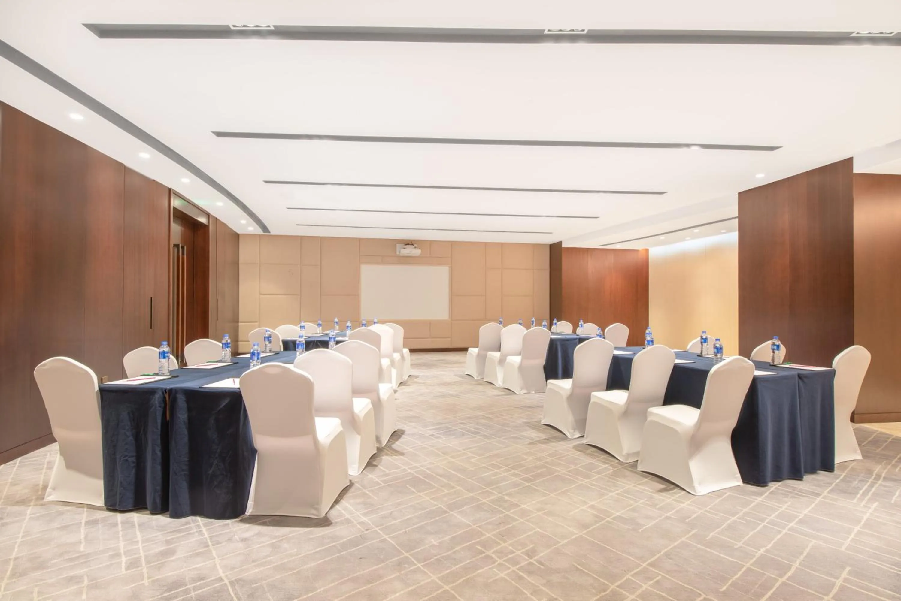 Meeting/conference room in Crowne Plaza Zhuhai City Center by IHG