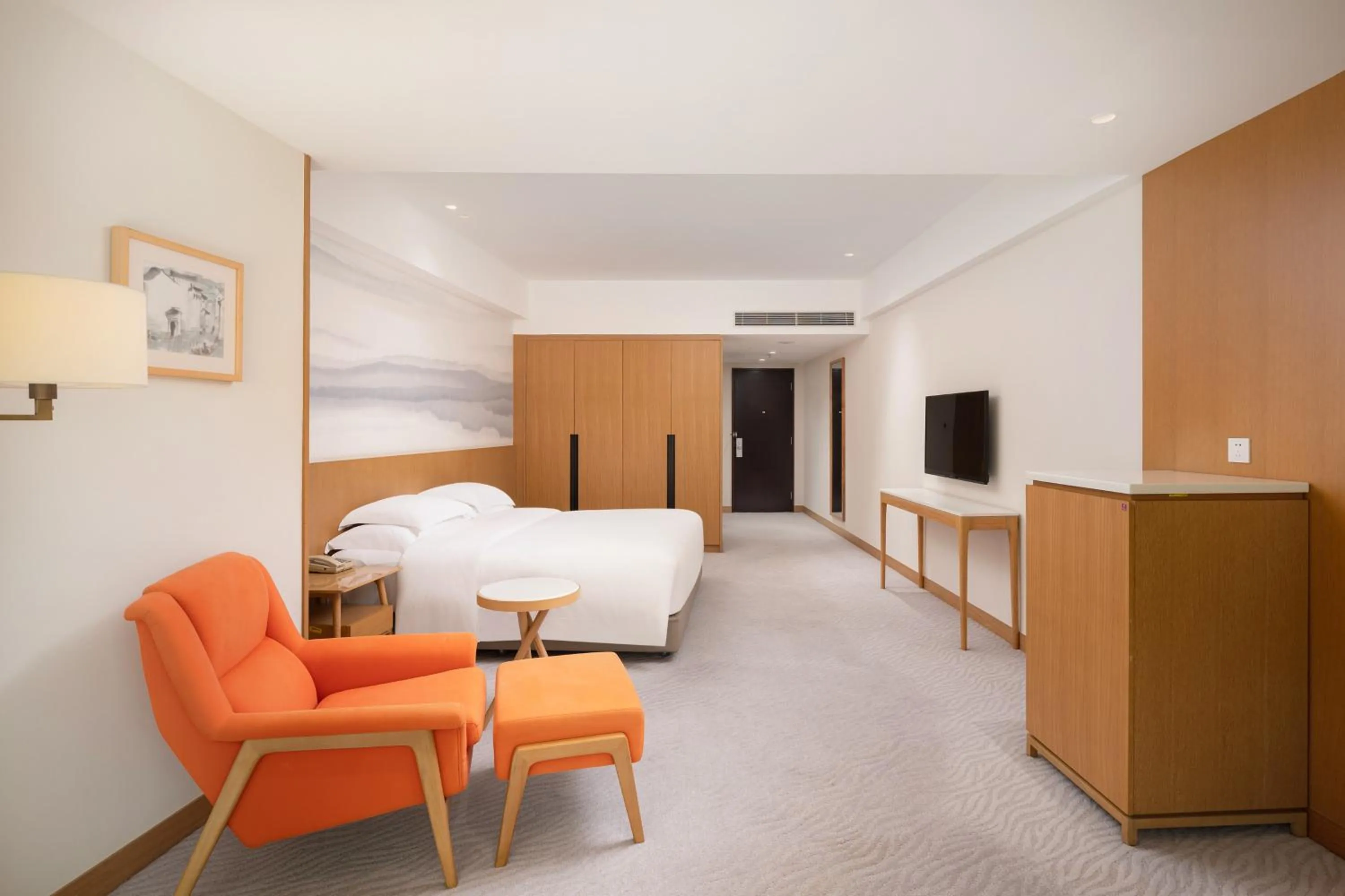 Photo of the whole room, Bed in Crowne Plaza Zhuhai City Center by IHG