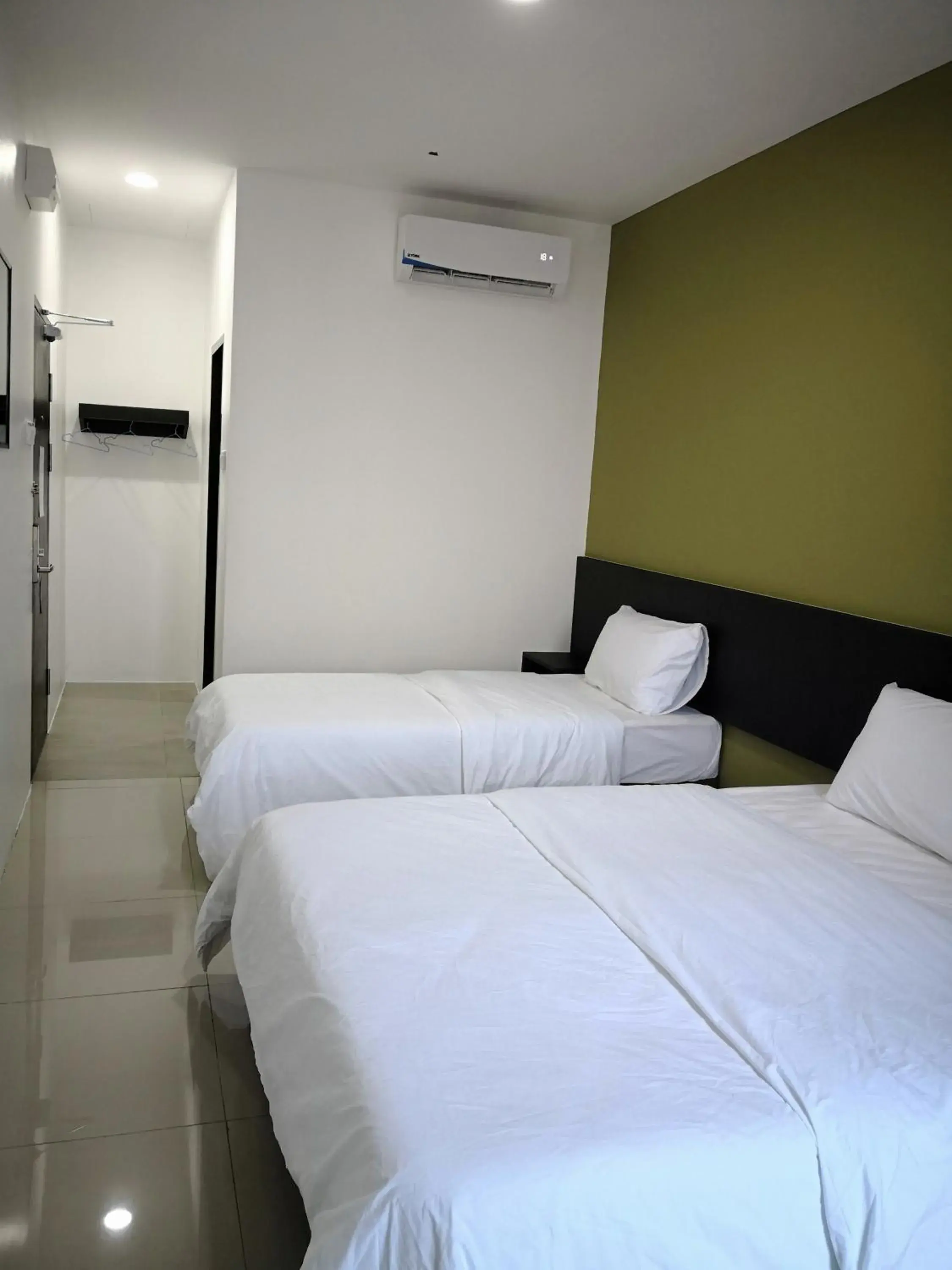 Standard Triple Room in Comfort Inn Standard Triple Room in Comfort Inn