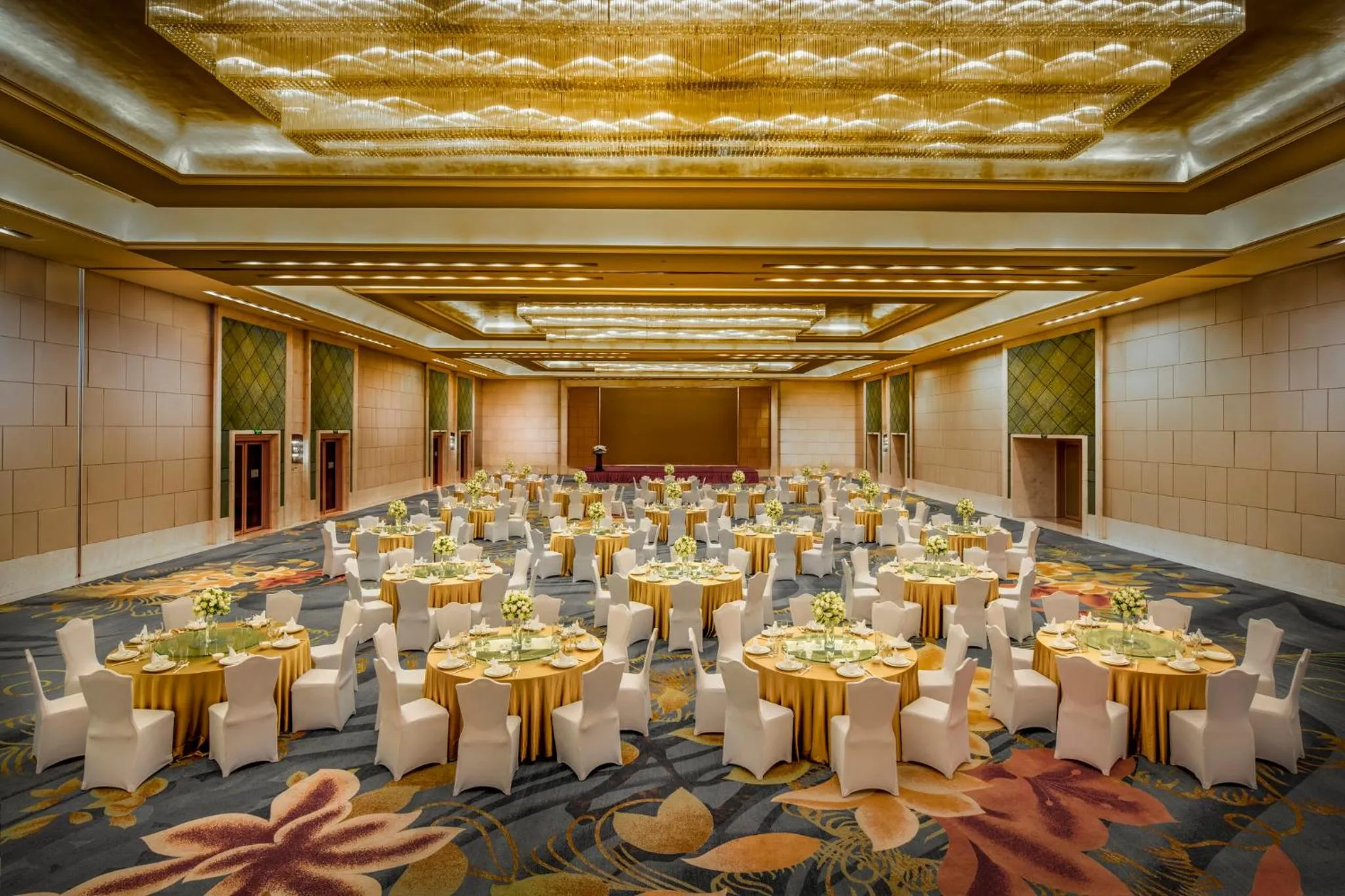 Meeting/conference room in Crowne Plaza Shenzhen Longgang City Centre by IHG
