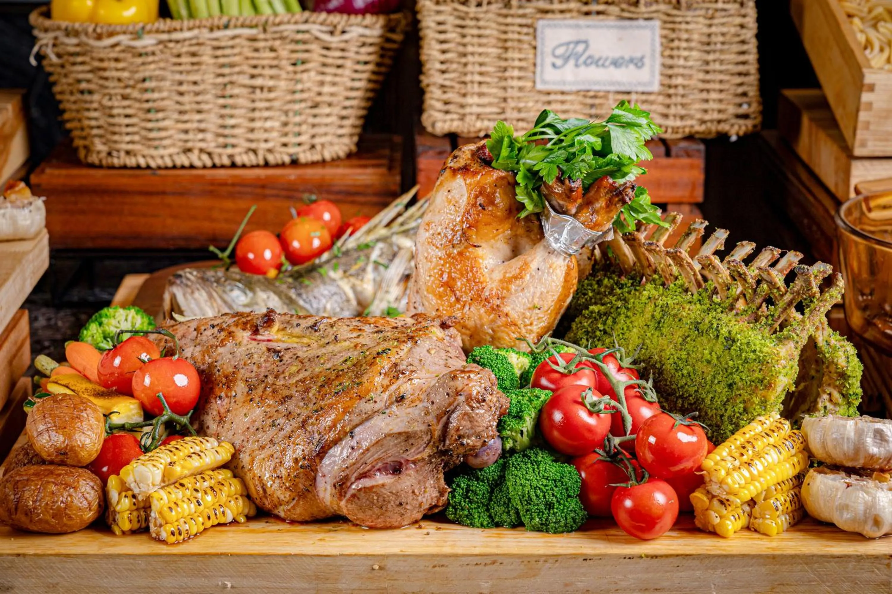 Restaurant/places to eat in Crowne Plaza Shenzhen Longgang City Centre by IHG