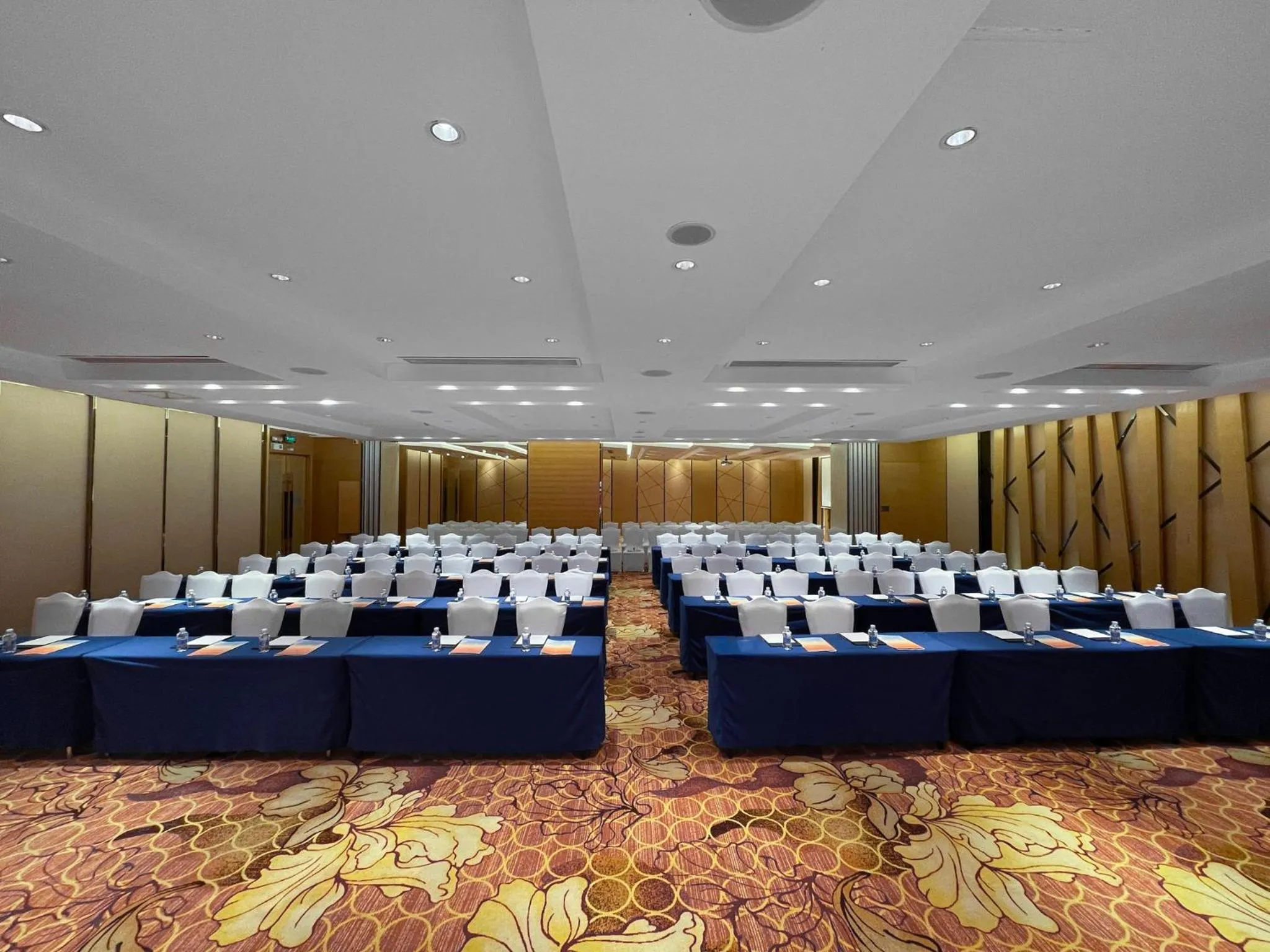 Meeting/conference room in Crowne Plaza Shenzhen Longgang City Centre by IHG