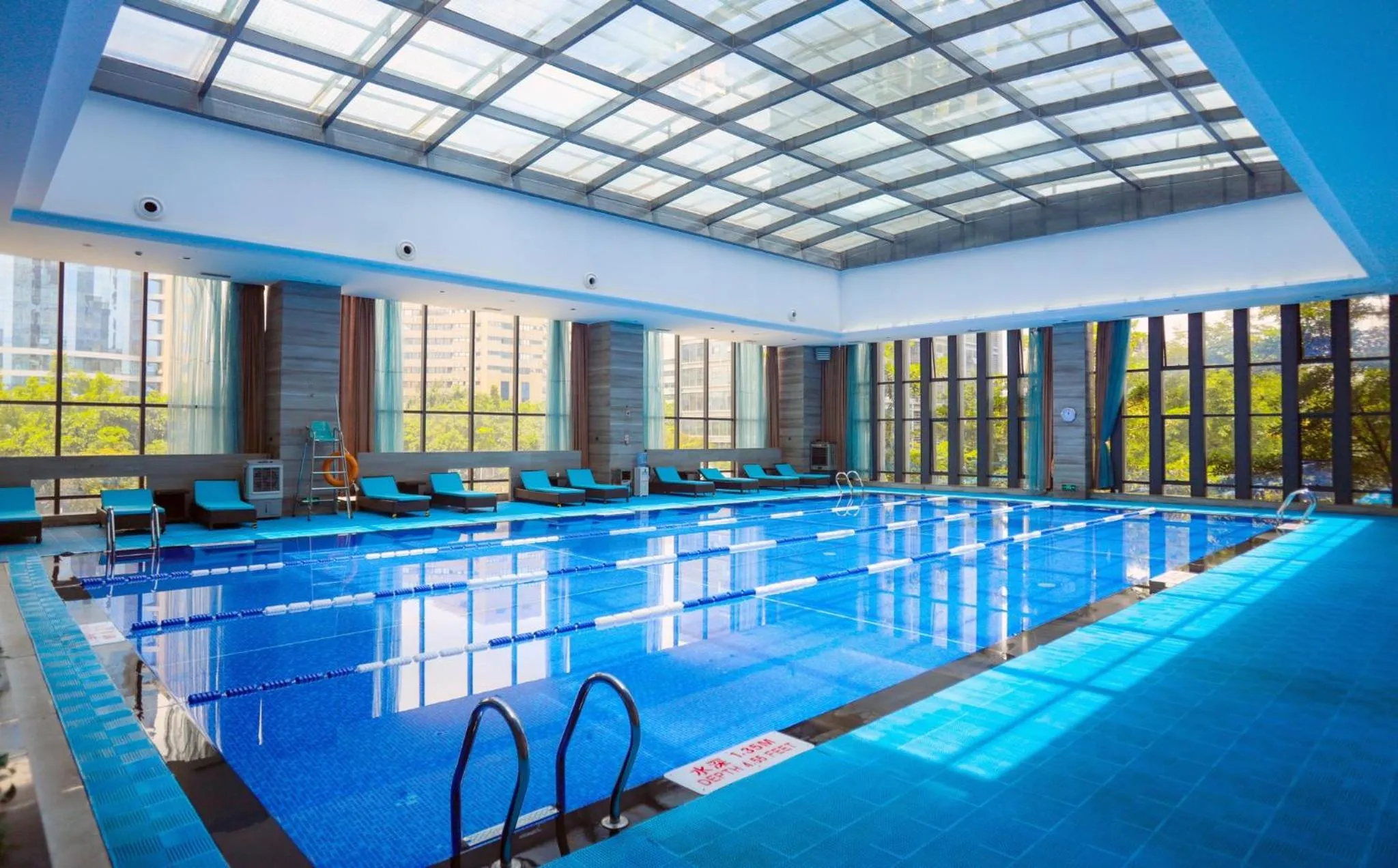Swimming pool in Crowne Plaza Shenzhen Longgang City Centre by IHG