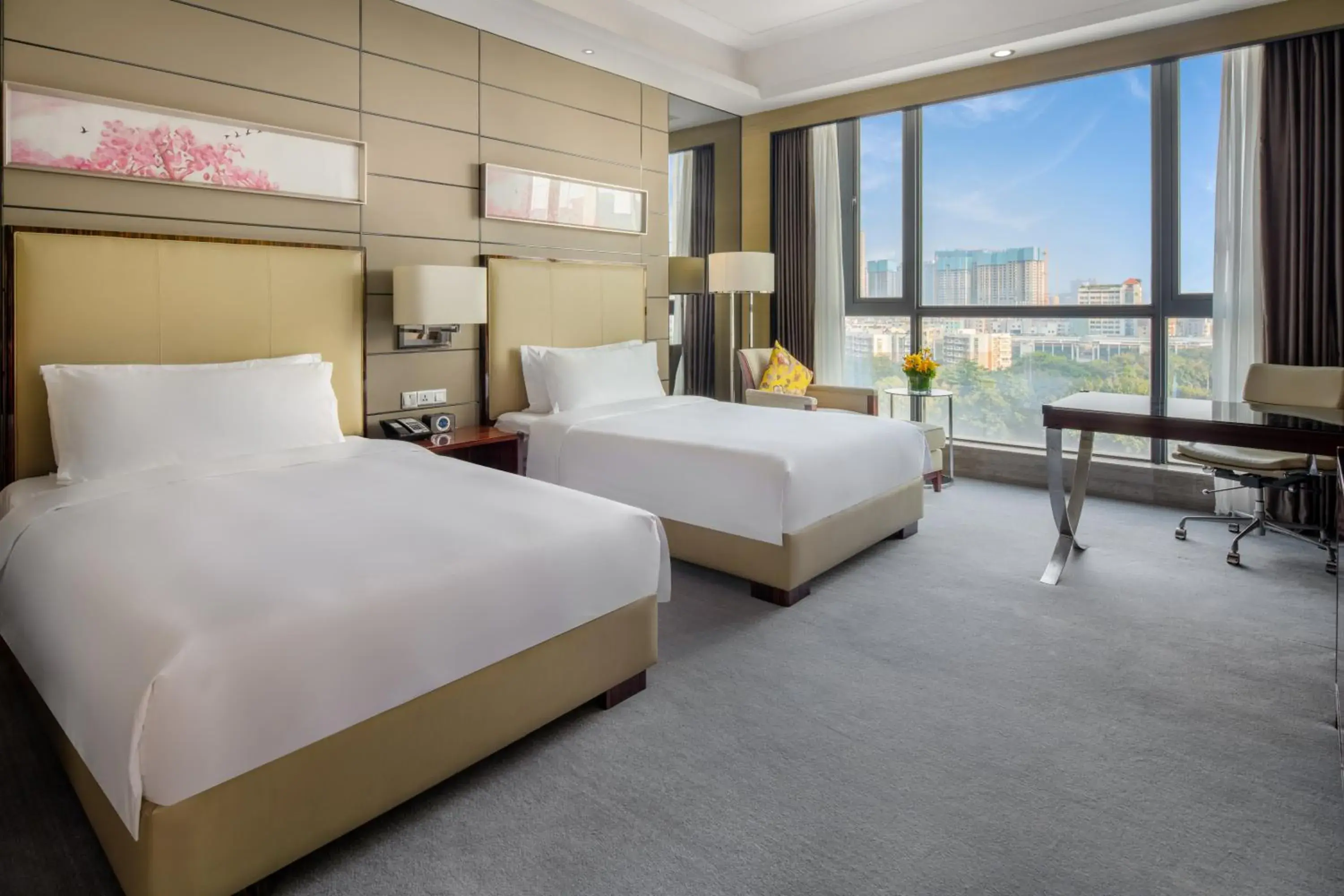 Bedroom, Bed in Crowne Plaza Shenzhen Longgang City Centre by IHG Bedroom, Bed in Crowne Plaza Shenzhen Longgang City Centre by IHG