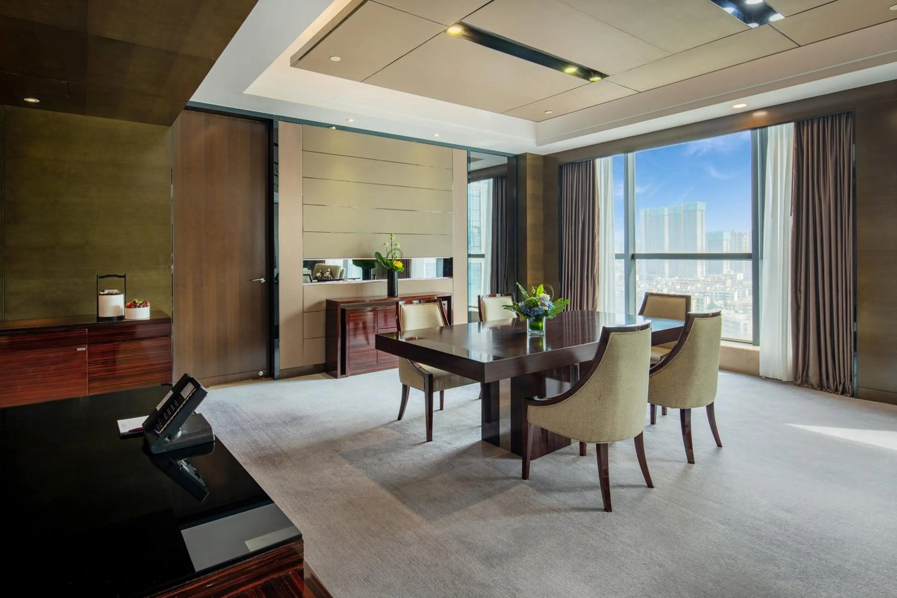 Photo of the whole room in Crowne Plaza Shenzhen Longgang City Centre by IHG