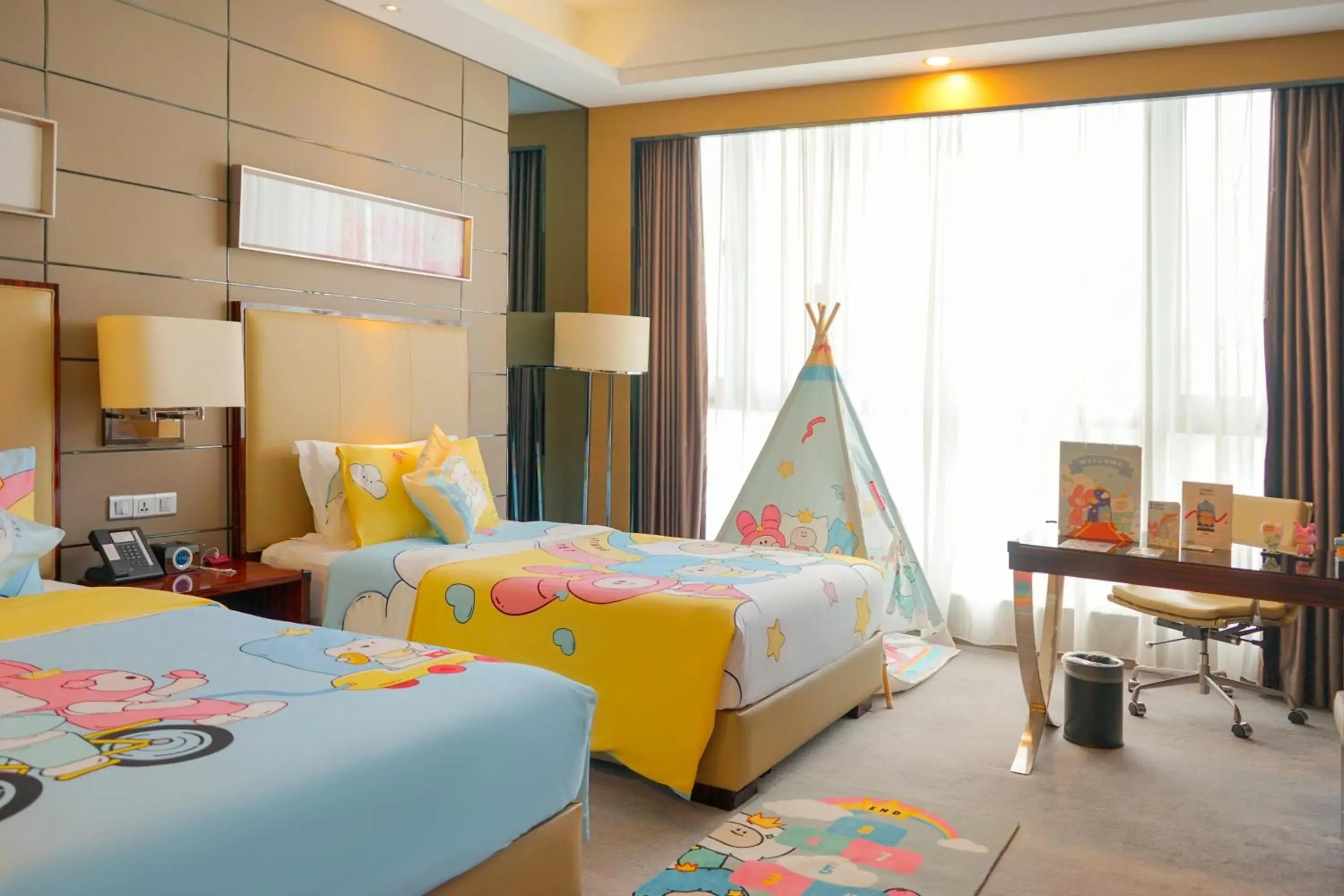 Bedroom, Bed in Crowne Plaza Shenzhen Longgang City Centre by IHG Bedroom, Bed in Crowne Plaza Shenzhen Longgang City Centre by IHG