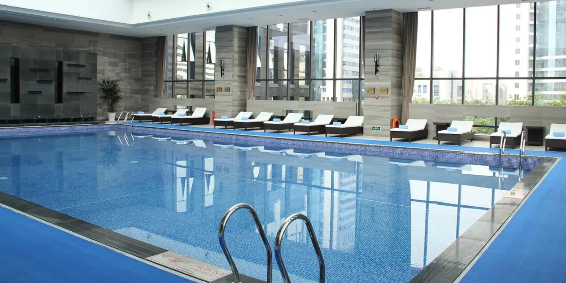 Swimming pool in Crowne Plaza Shenzhen Longgang City Centre by IHG Swimming pool in Crowne Plaza Shenzhen Longgang City Centre by IHG